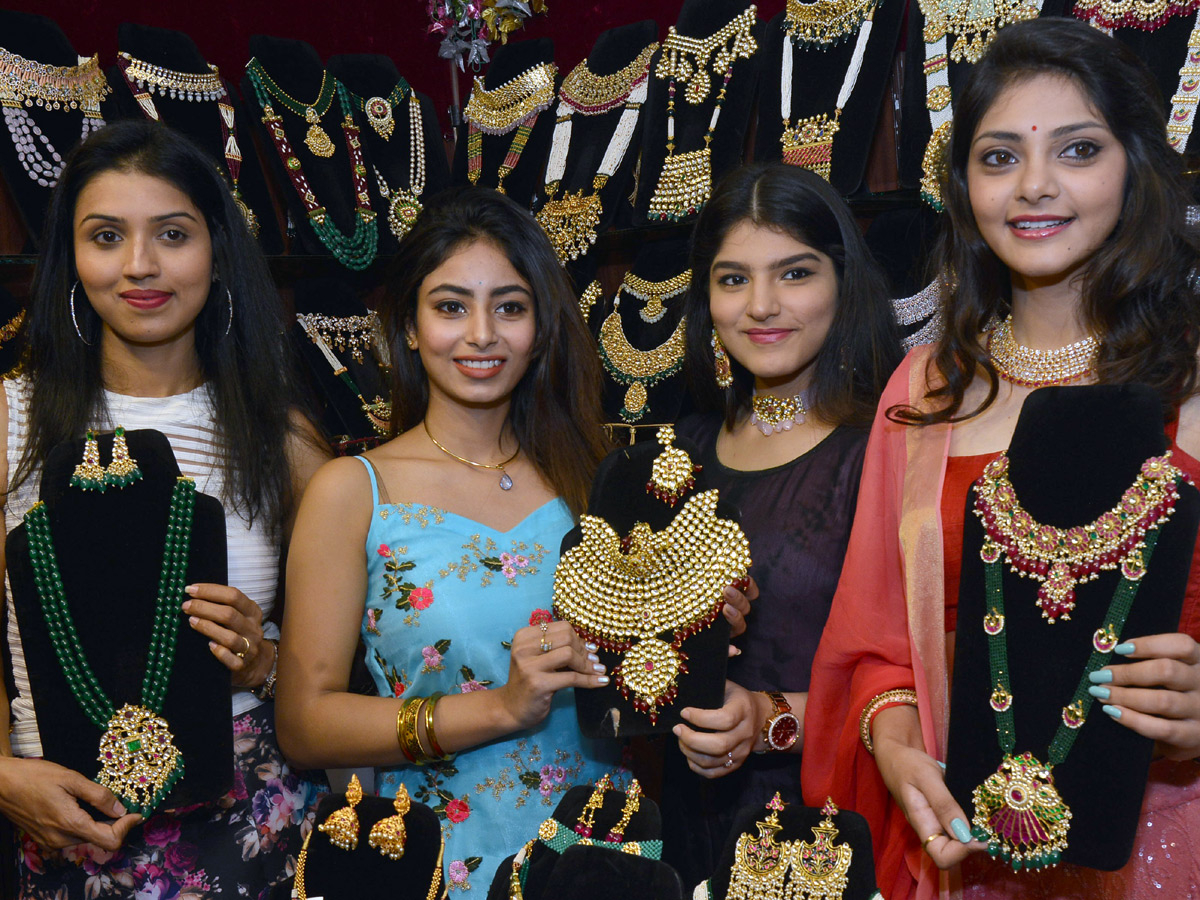 Actress Rahasya Gorakh Inaugurates Luxury Jewellery Expo At Taj Krishna - Sakshi4