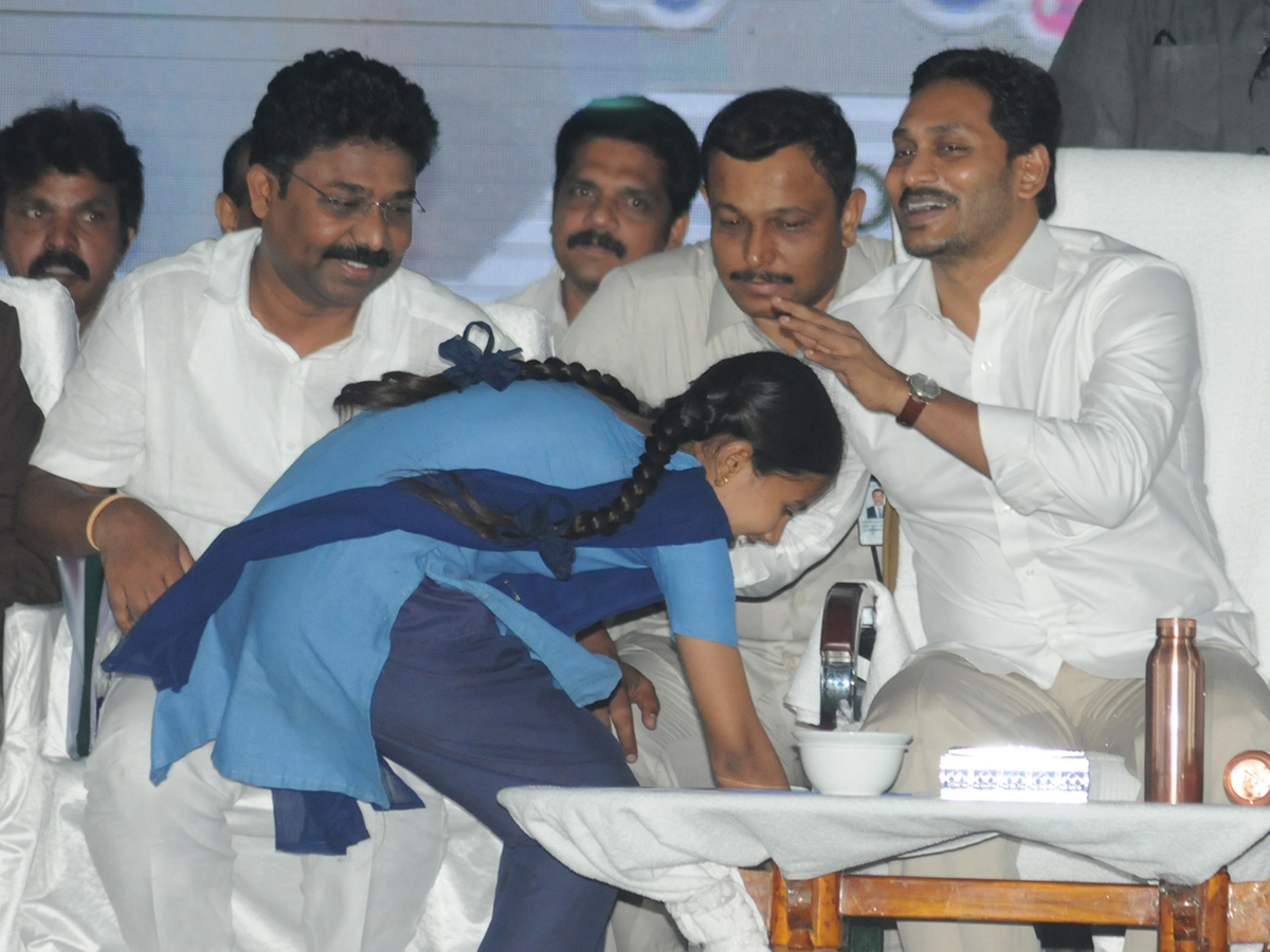 CM YS Jagan launched Mana Badi Naadu Nedu Program in Ongole Photo Gallery - Sakshi12