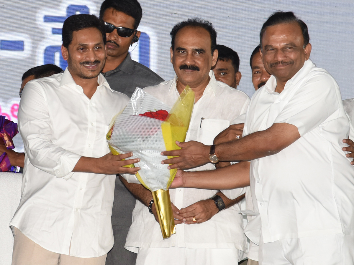 CM YS Jagan launched Mana Badi Naadu Nedu Program in Ongole Photo Gallery - Sakshi3