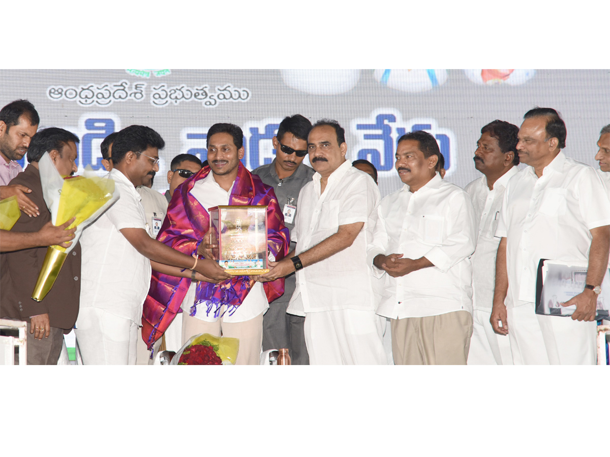 CM YS Jagan launched Mana Badi Naadu Nedu Program in Ongole Photo Gallery - Sakshi4