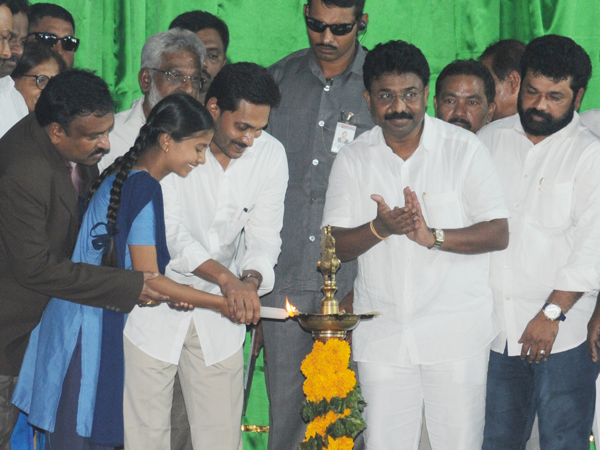 CM YS Jagan launched Mana Badi Naadu Nedu Program in Ongole Photo Gallery - Sakshi1