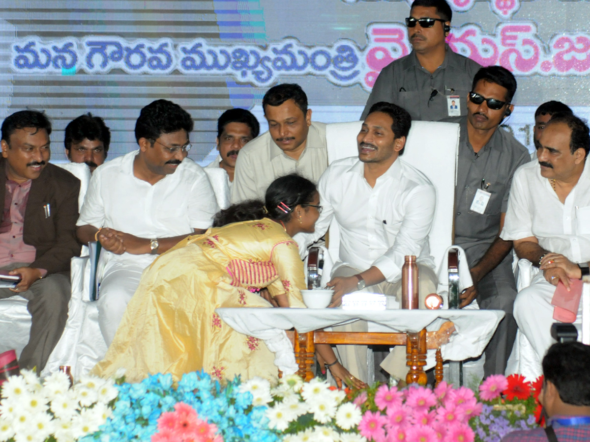 CM YS Jagan launched Mana Badi Naadu Nedu Program in Ongole Photo Gallery - Sakshi9