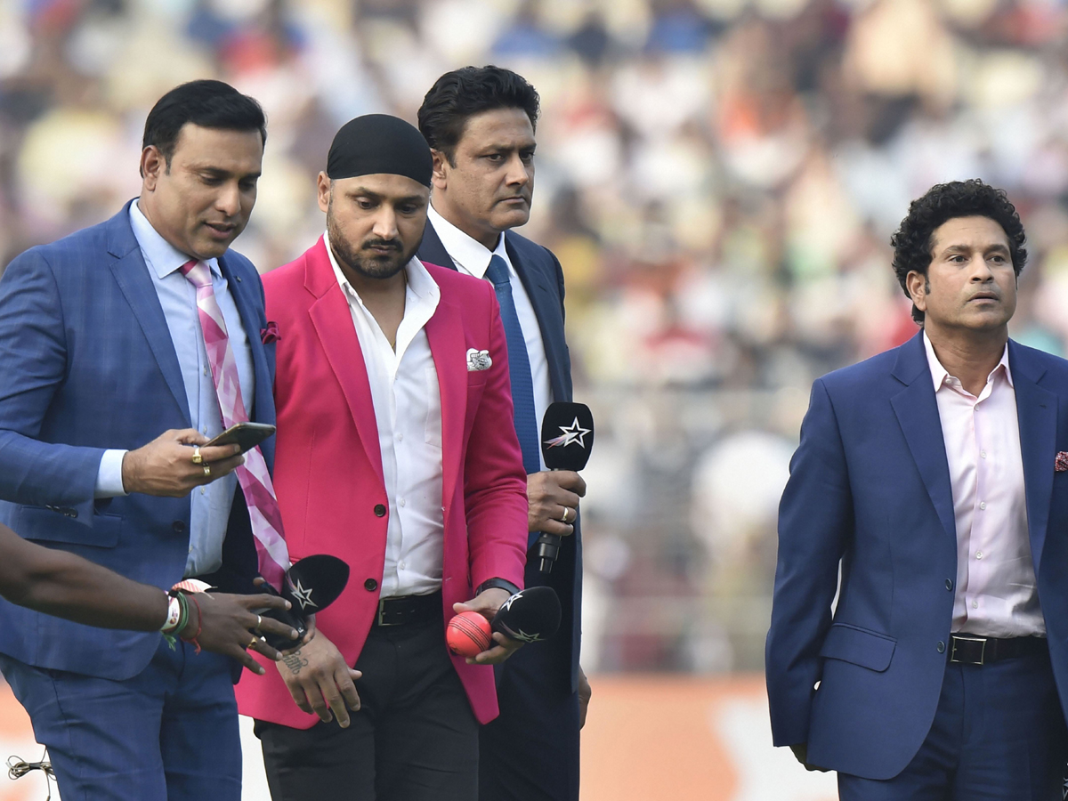 Kolkata switches to cricket mode for 1st day night pink ball test match Photo Gallery - Sakshi4