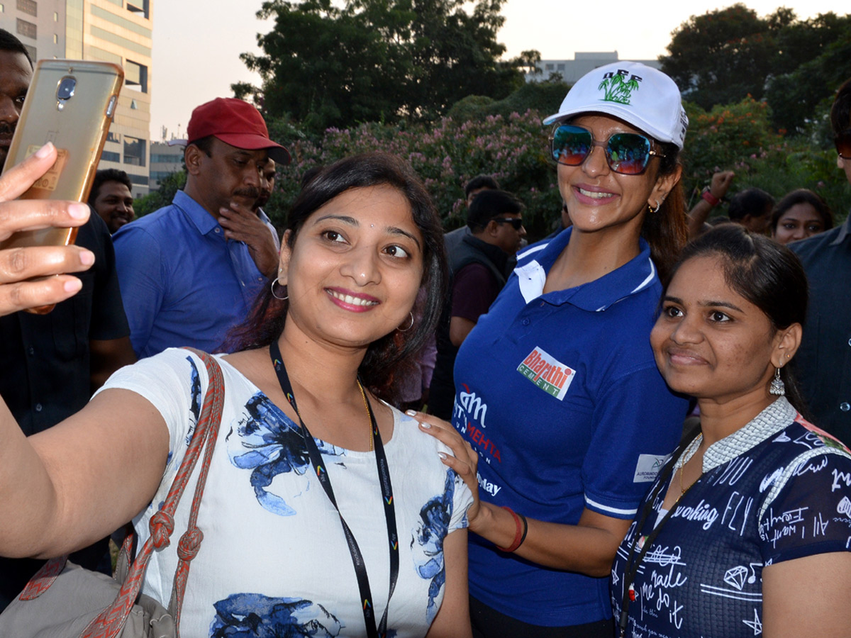 Stars Show Support for Para Athletes in Hyderabad Photo Gallery - Sakshi14