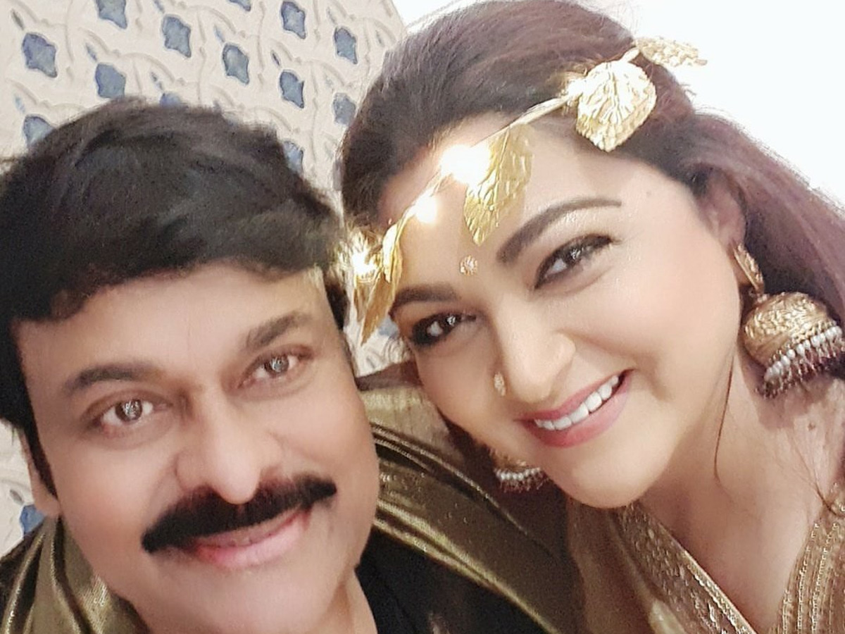 Class of 80s host in chiranjeevi home Photo Gallery - Sakshi6