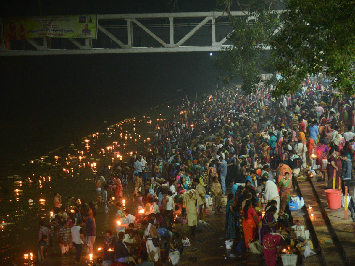 Karthika Masam Celebrations at Pushkar Ghat Rajahmundry Photo Gallery - Sakshi1