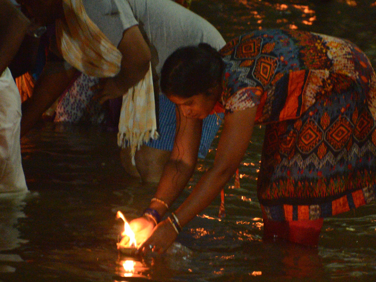 Karthika Masam Celebrations at Pushkar Ghat Rajahmundry Photo Gallery - Sakshi15