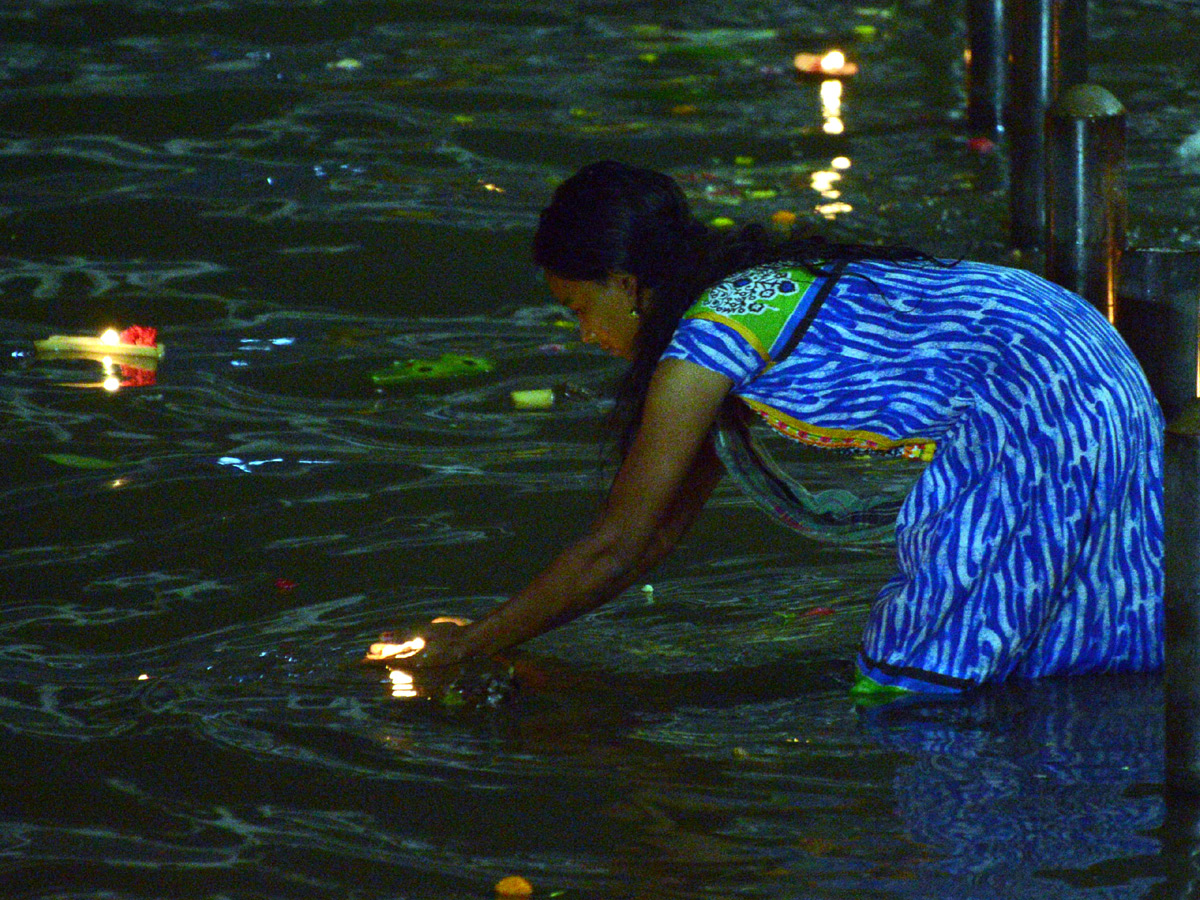 Karthika Masam Celebrations at Pushkar Ghat Rajahmundry Photo Gallery - Sakshi19