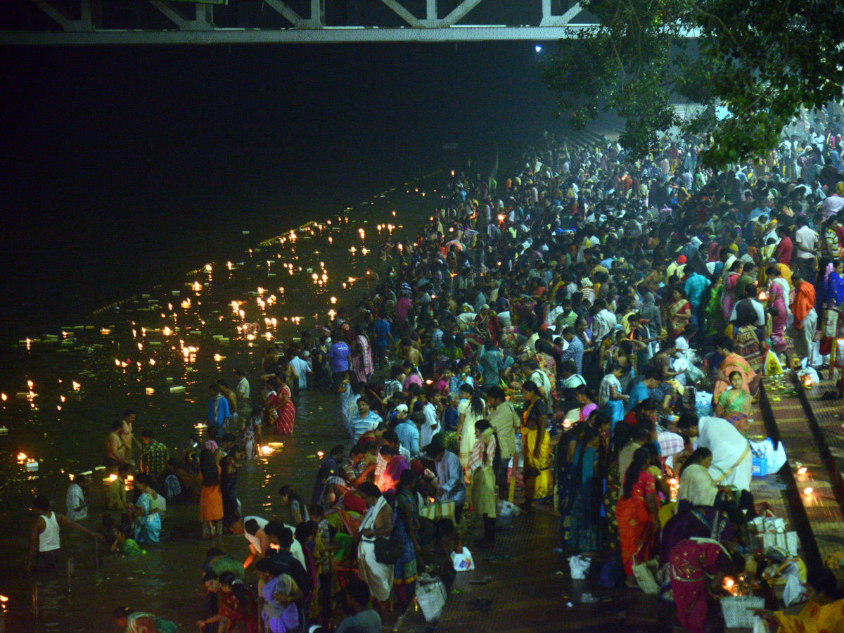 Karthika Masam Celebrations at Pushkar Ghat Rajahmundry Photo Gallery - Sakshi2