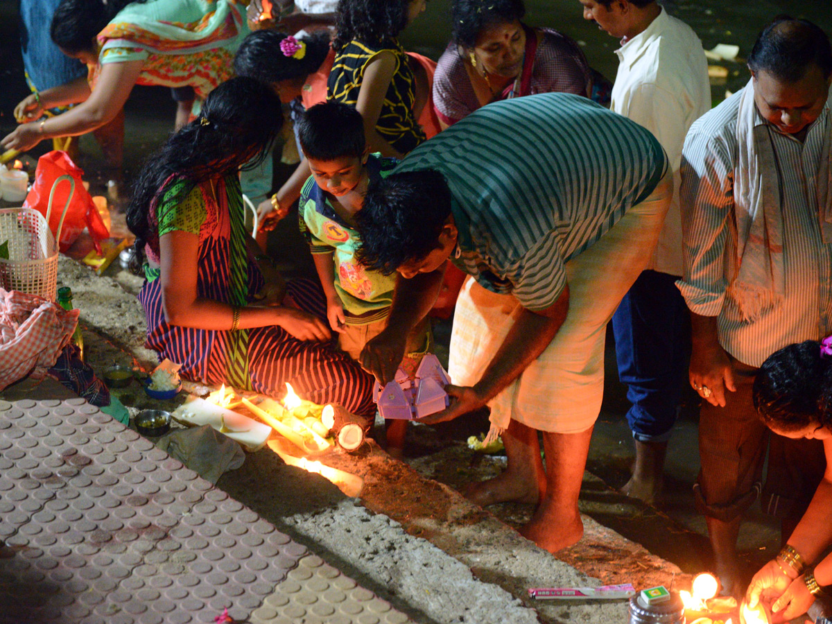 Karthika Masam Celebrations at Pushkar Ghat Rajahmundry Photo Gallery - Sakshi20