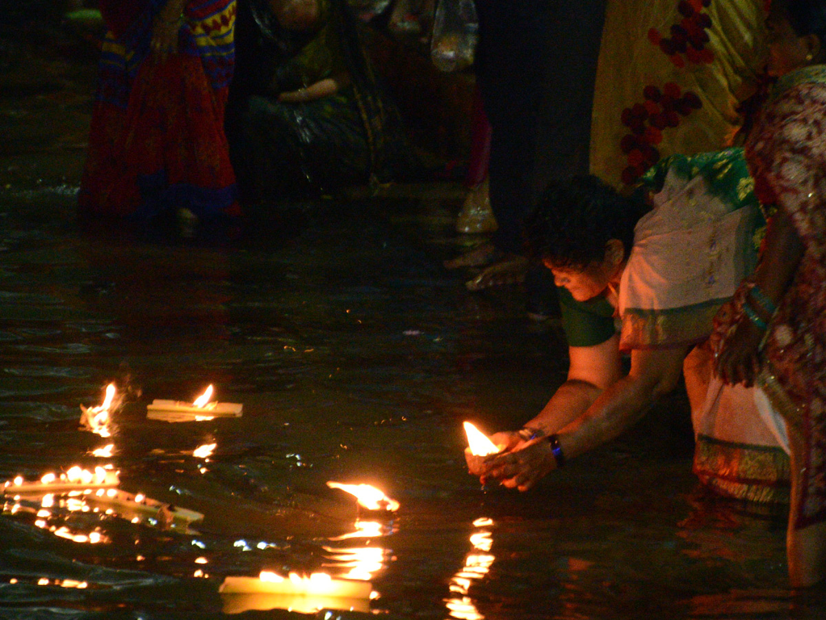 Karthika Masam Celebrations at Pushkar Ghat Rajahmundry Photo Gallery - Sakshi24