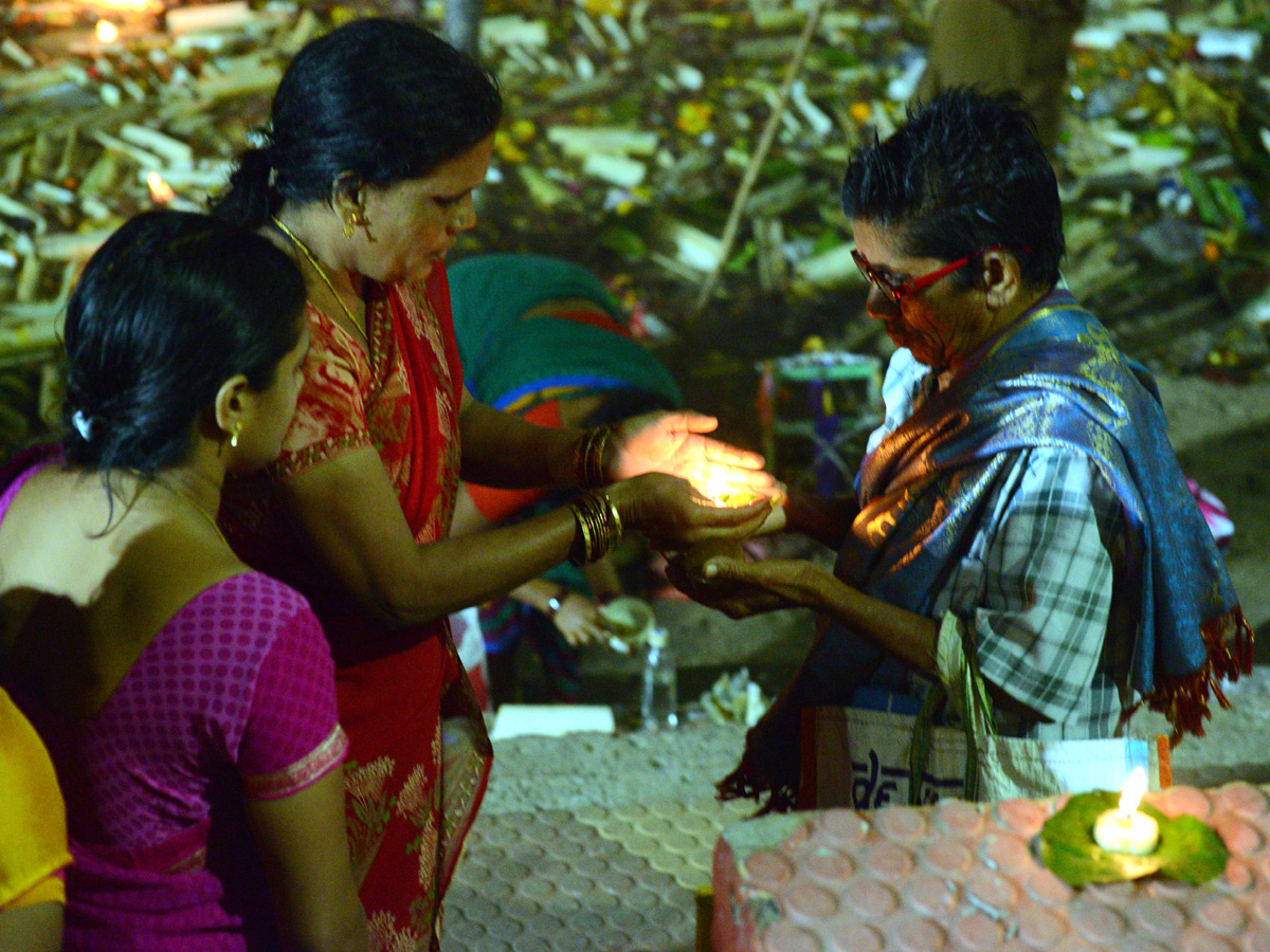 Karthika Masam Celebrations at Pushkar Ghat Rajahmundry Photo Gallery - Sakshi25