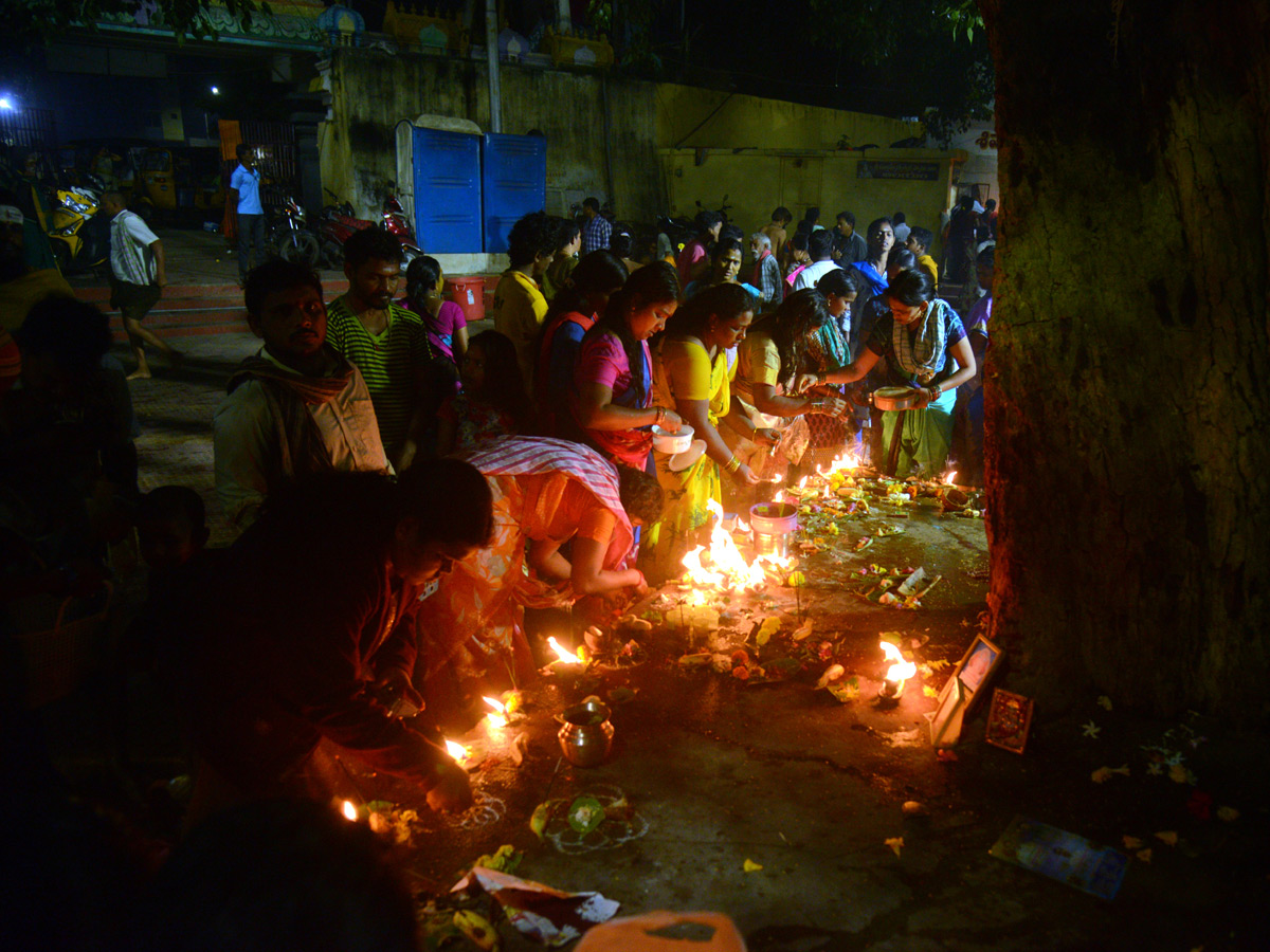 Karthika Masam Celebrations at Pushkar Ghat Rajahmundry Photo Gallery - Sakshi26