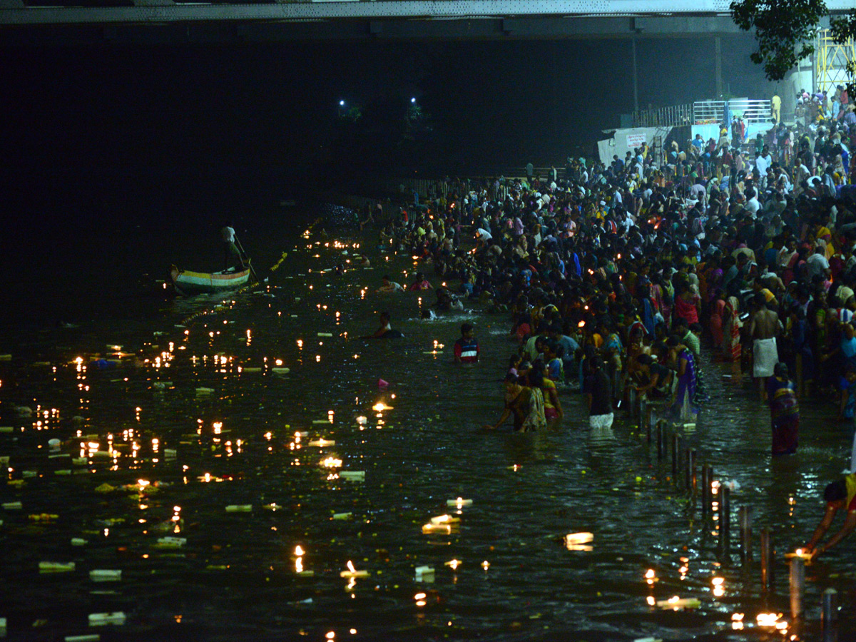 Karthika Masam Celebrations at Pushkar Ghat Rajahmundry Photo Gallery - Sakshi27