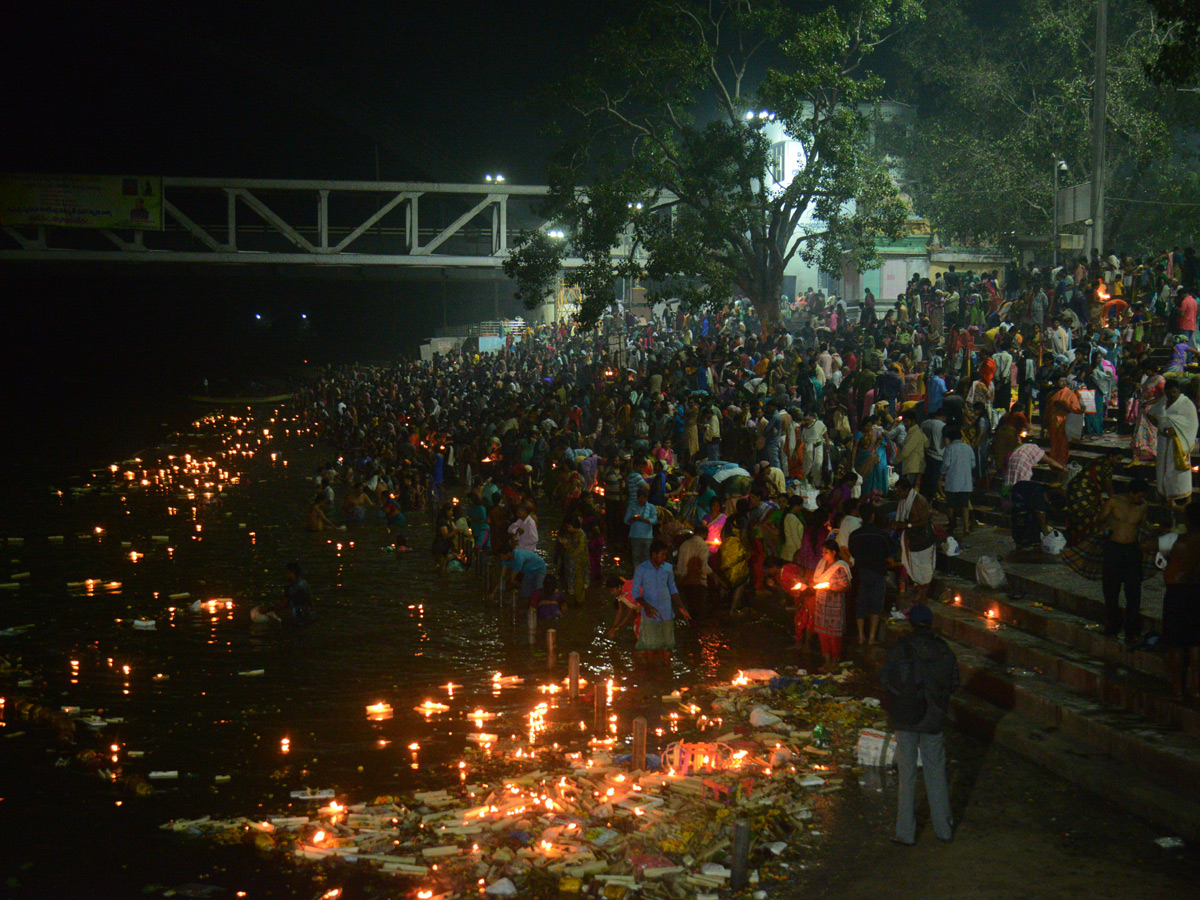 Karthika Masam Celebrations at Pushkar Ghat Rajahmundry Photo Gallery - Sakshi28