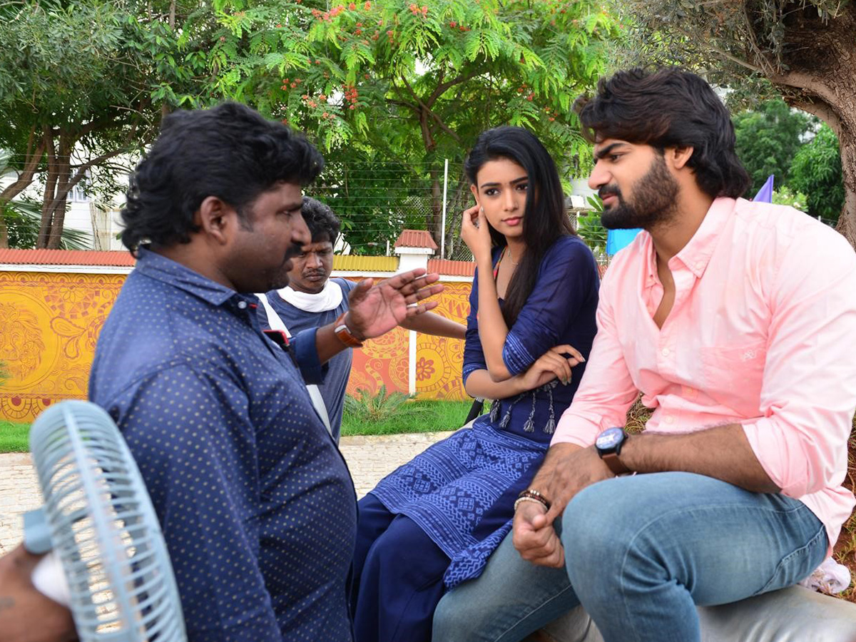 Karthikeya 90 ML Movie Working Stills Photo Gallery - Sakshi1