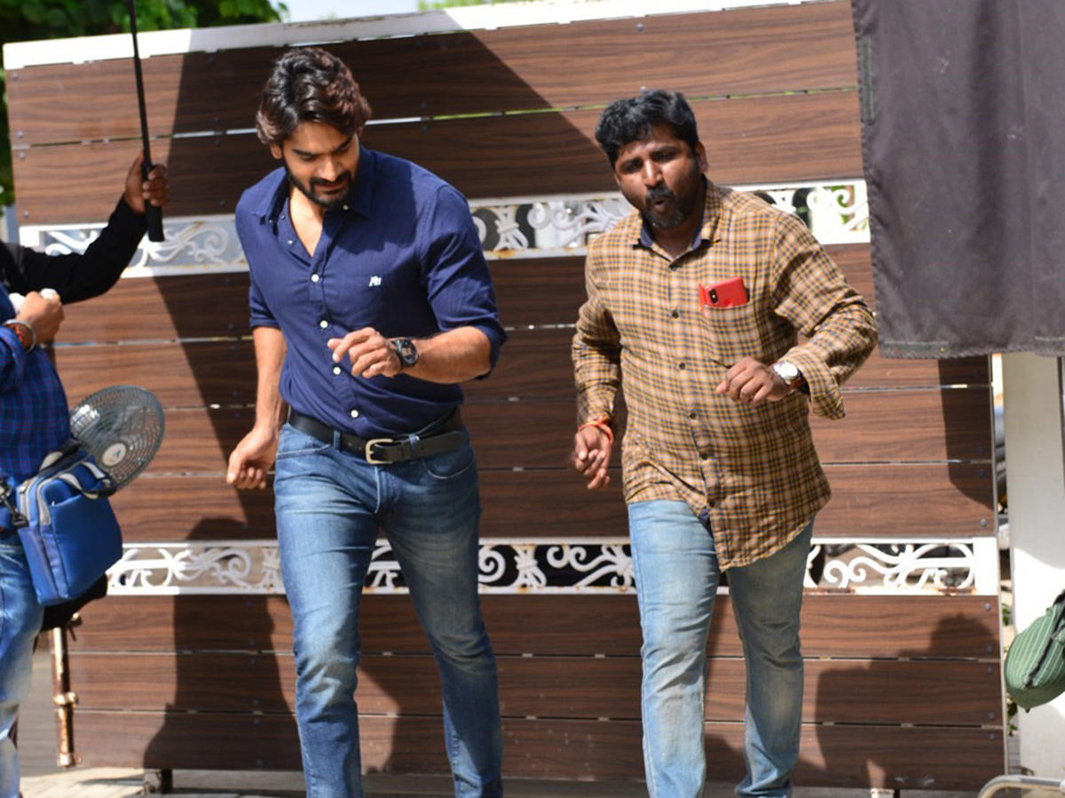 Karthikeya 90 ML Movie Working Stills Photo Gallery - Sakshi11