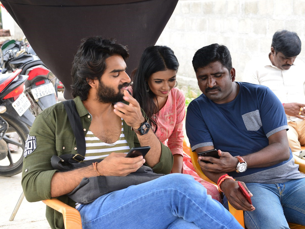 Karthikeya 90 ML Movie Working Stills Photo Gallery - Sakshi8