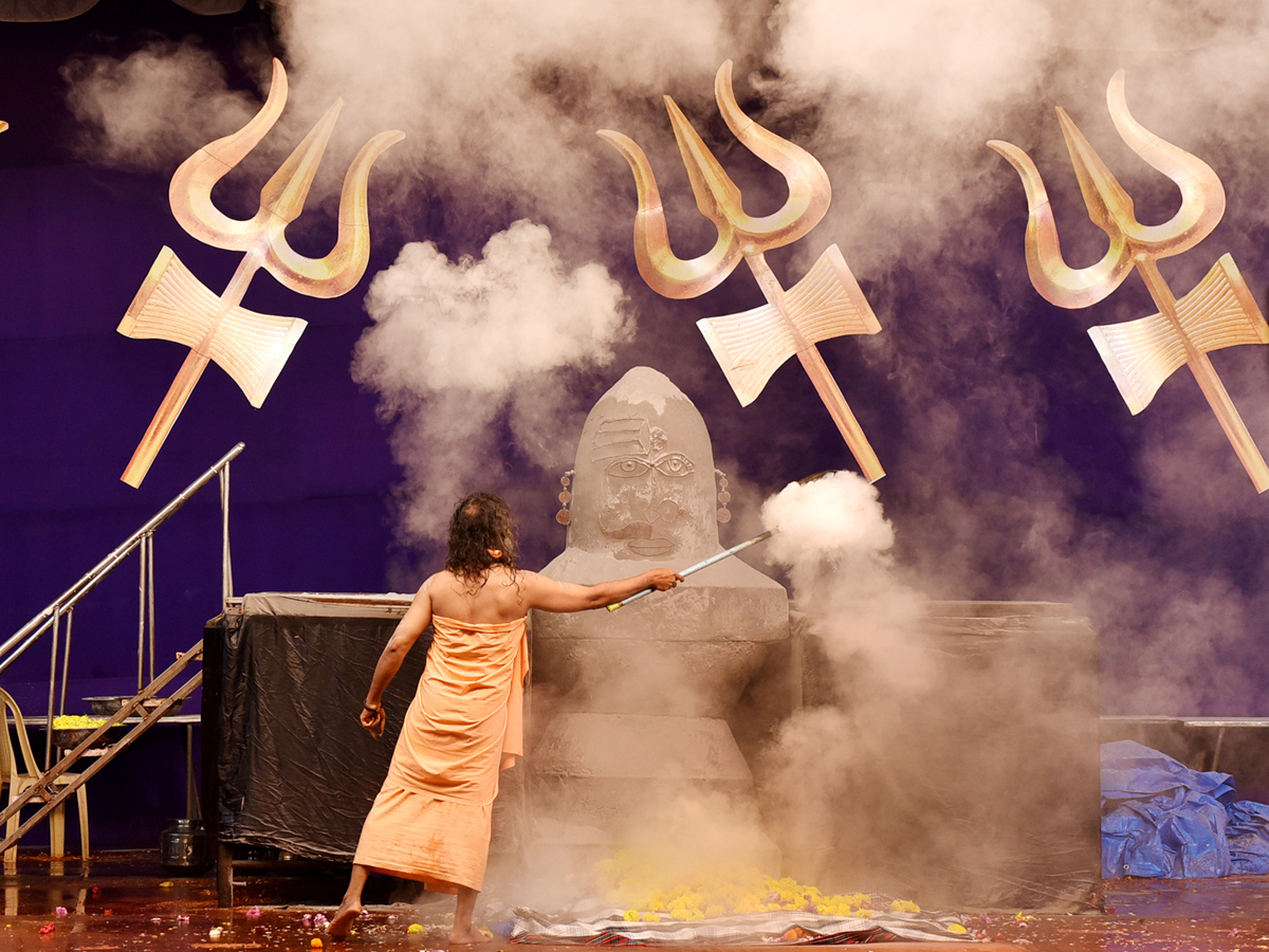 Maha Rudrabhishekam at RK Beach Road in Visakhapatnam - Sakshi15