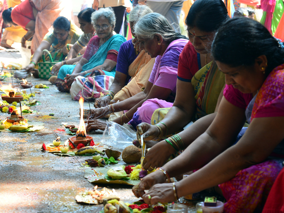 Karthika Pournami Devotees Rush At Kapila Theertham In Tirupati Photo Gallery - Sakshi2