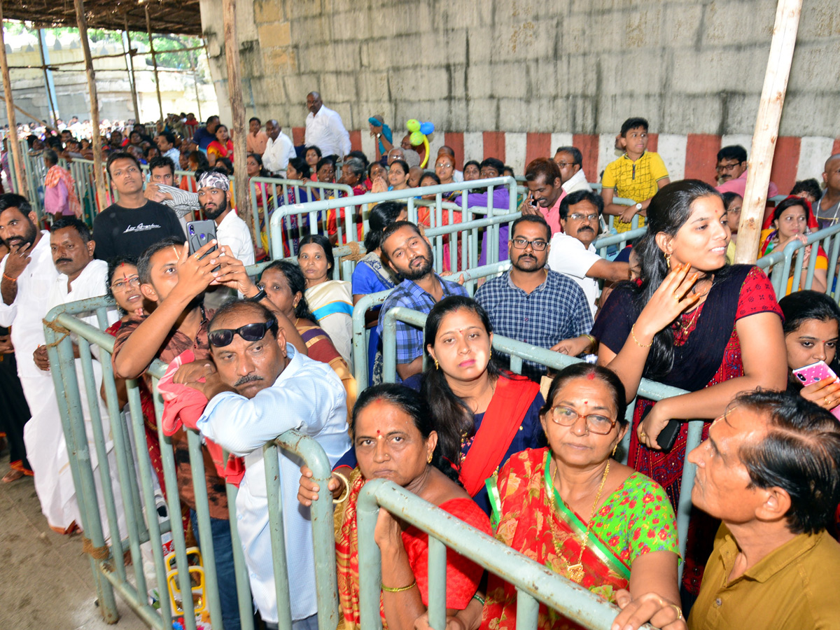 Karthika Pournami Devotees Rush At Kapila Theertham In Tirupati Photo Gallery - Sakshi12