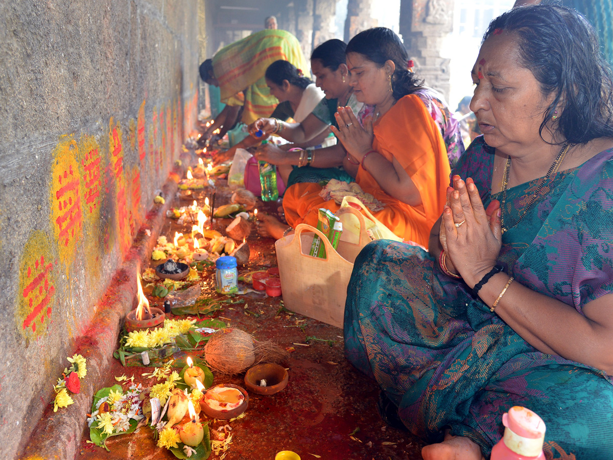 Karthika Pournami Devotees Rush At Kapila Theertham In Tirupati Photo Gallery - Sakshi3