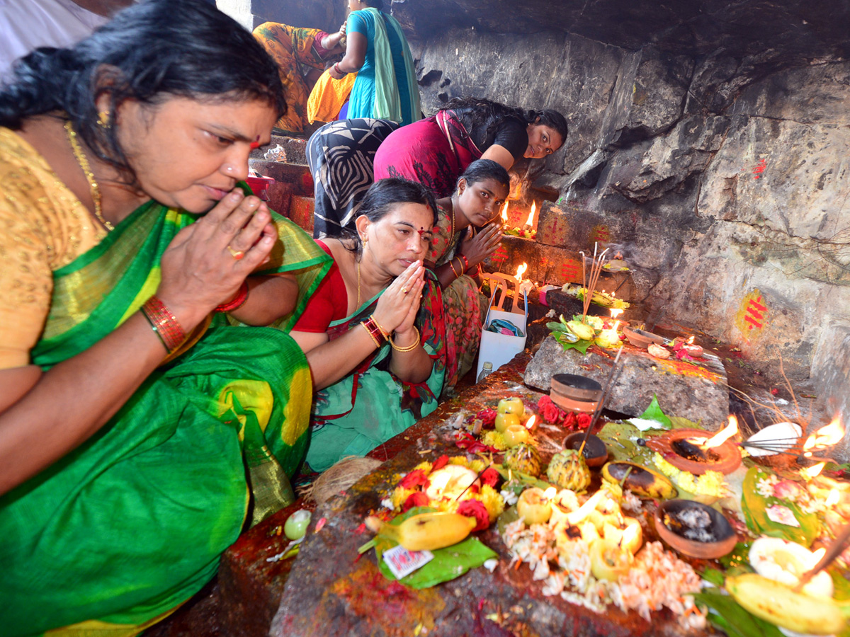 Karthika Pournami Devotees Rush At Kapila Theertham In Tirupati Photo Gallery - Sakshi4