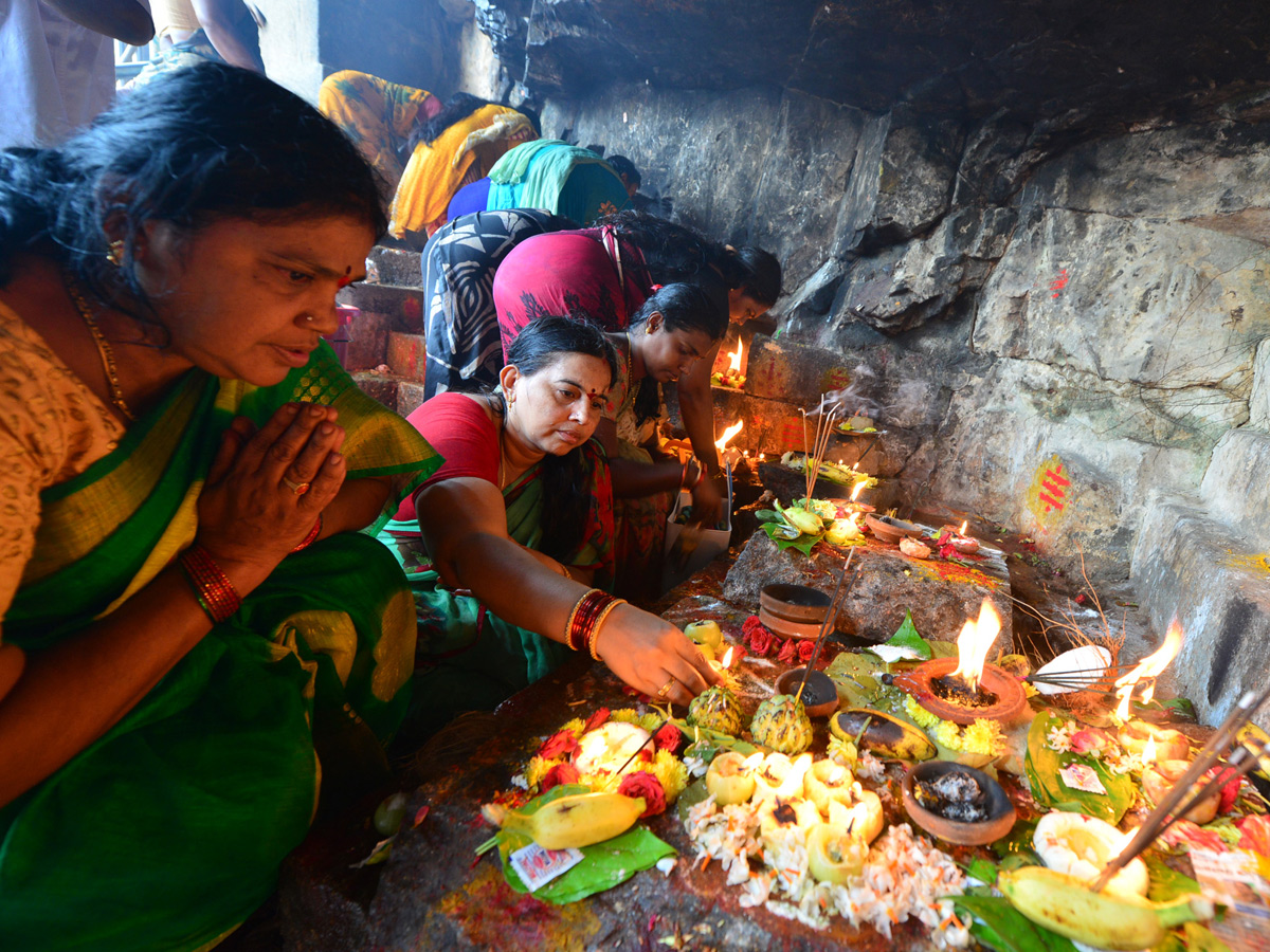 Karthika Pournami Devotees Rush At Kapila Theertham In Tirupati Photo Gallery - Sakshi5