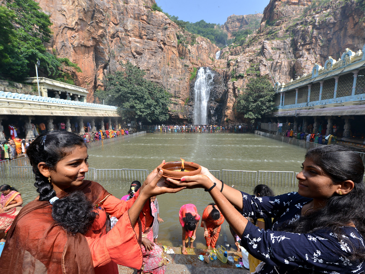 Karthika Pournami Devotees Rush At Kapila Theertham In Tirupati Photo Gallery - Sakshi1