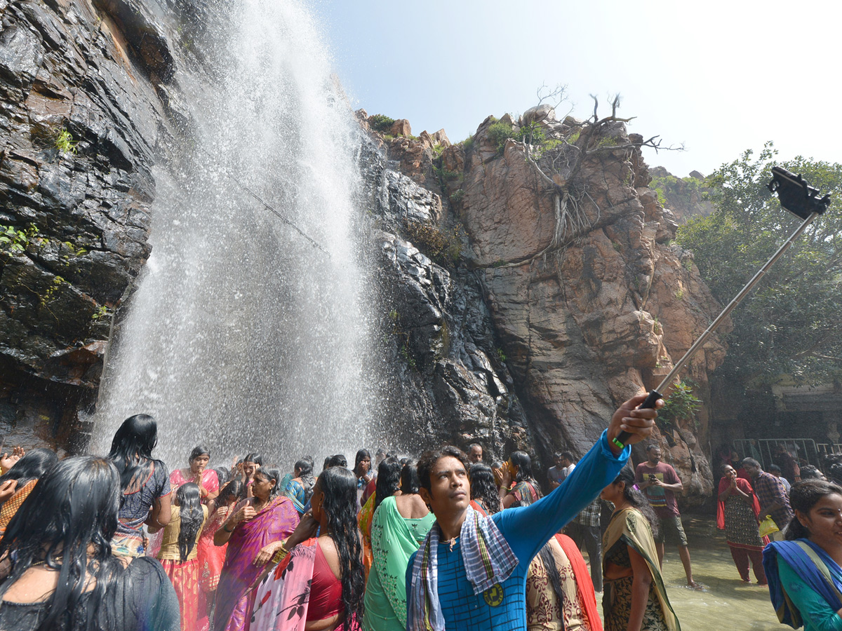 Karthika Pournami Devotees Rush At Kapila Theertham In Tirupati Photo Gallery - Sakshi7