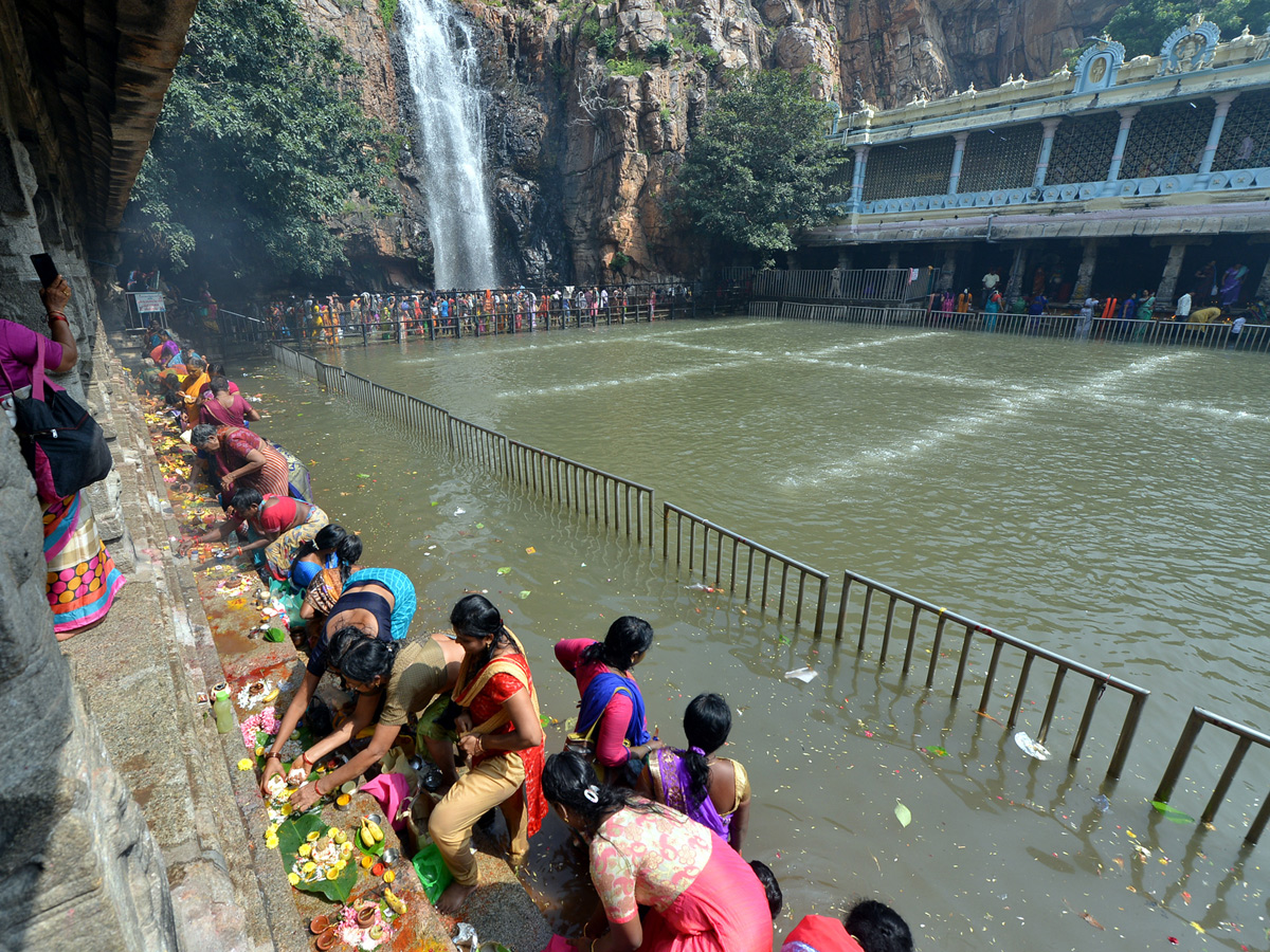 Karthika Pournami Devotees Rush At Kapila Theertham In Tirupati Photo Gallery - Sakshi9