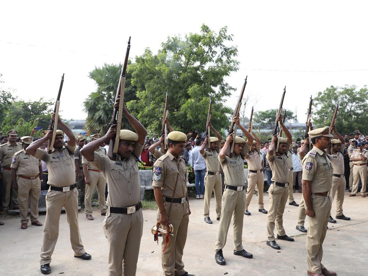 Tahsildar Vijaya Reddy funeral at Nagole Photo Gallery - Sakshi2