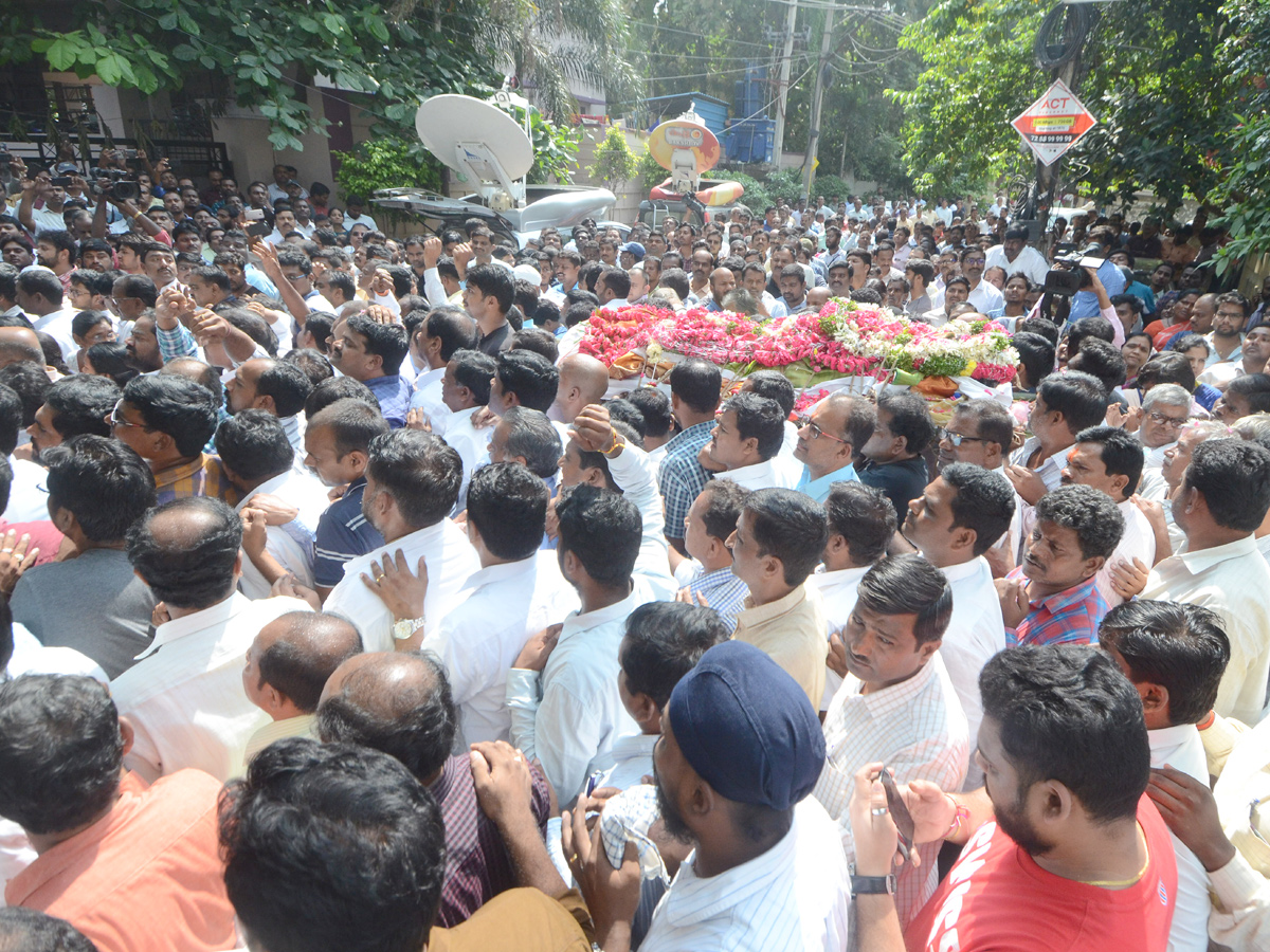 Tahsildar Vijaya Reddy funeral at Nagole Photo Gallery - Sakshi8