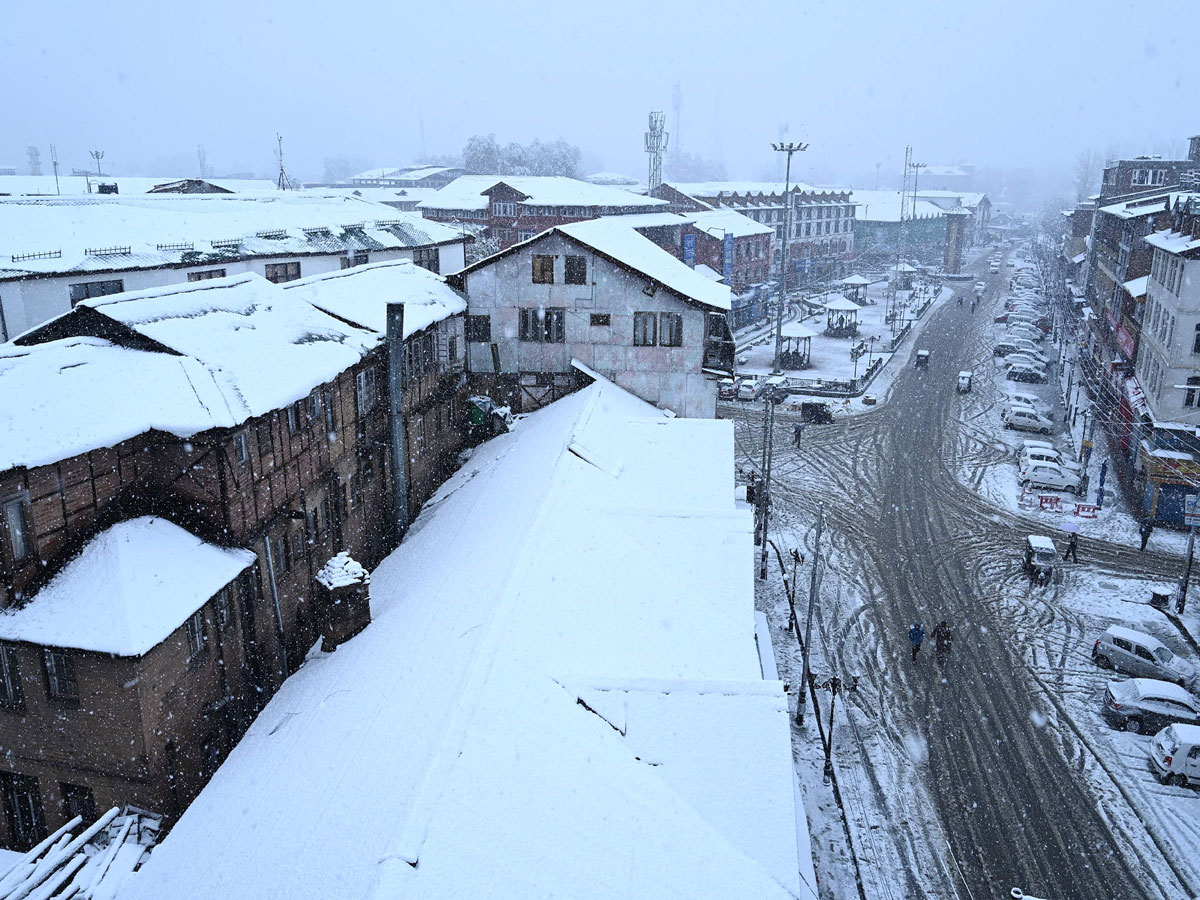 Heavy Snowfall Hits Jammu Kashmir Photo Gallery - Sakshi10