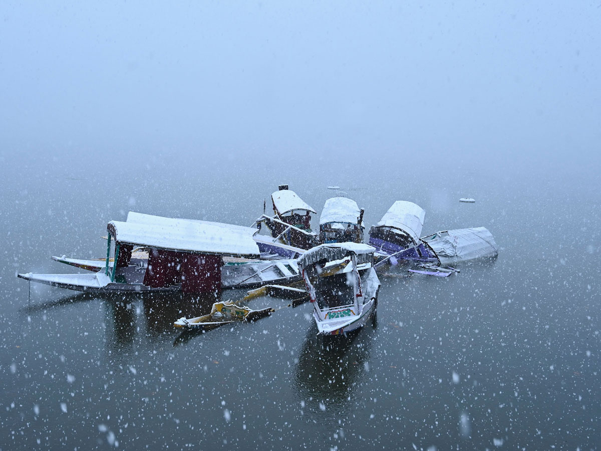 Heavy Snowfall Hits Jammu Kashmir Photo Gallery - Sakshi7