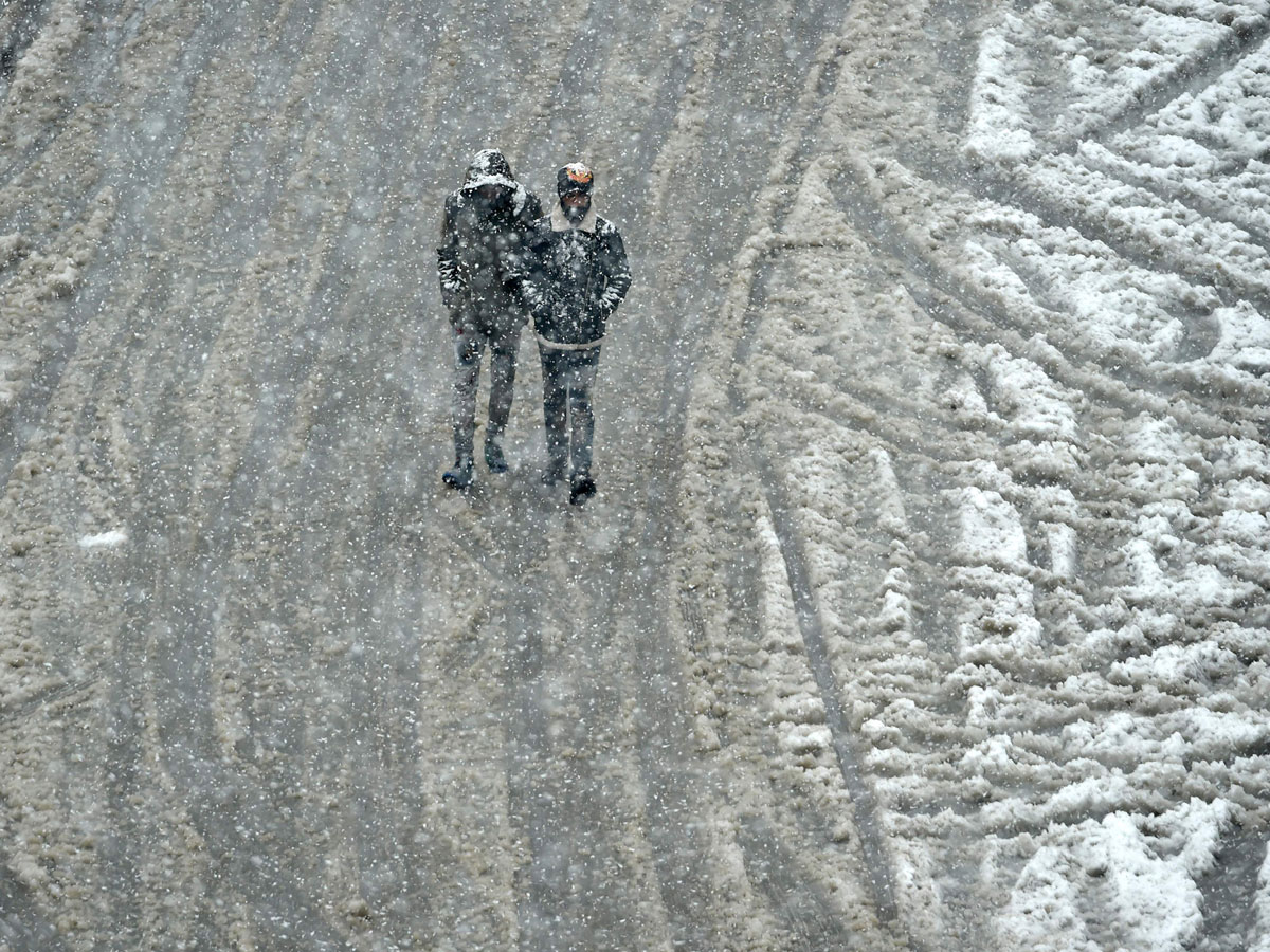 Heavy Snowfall Hits Jammu Kashmir Photo Gallery - Sakshi8