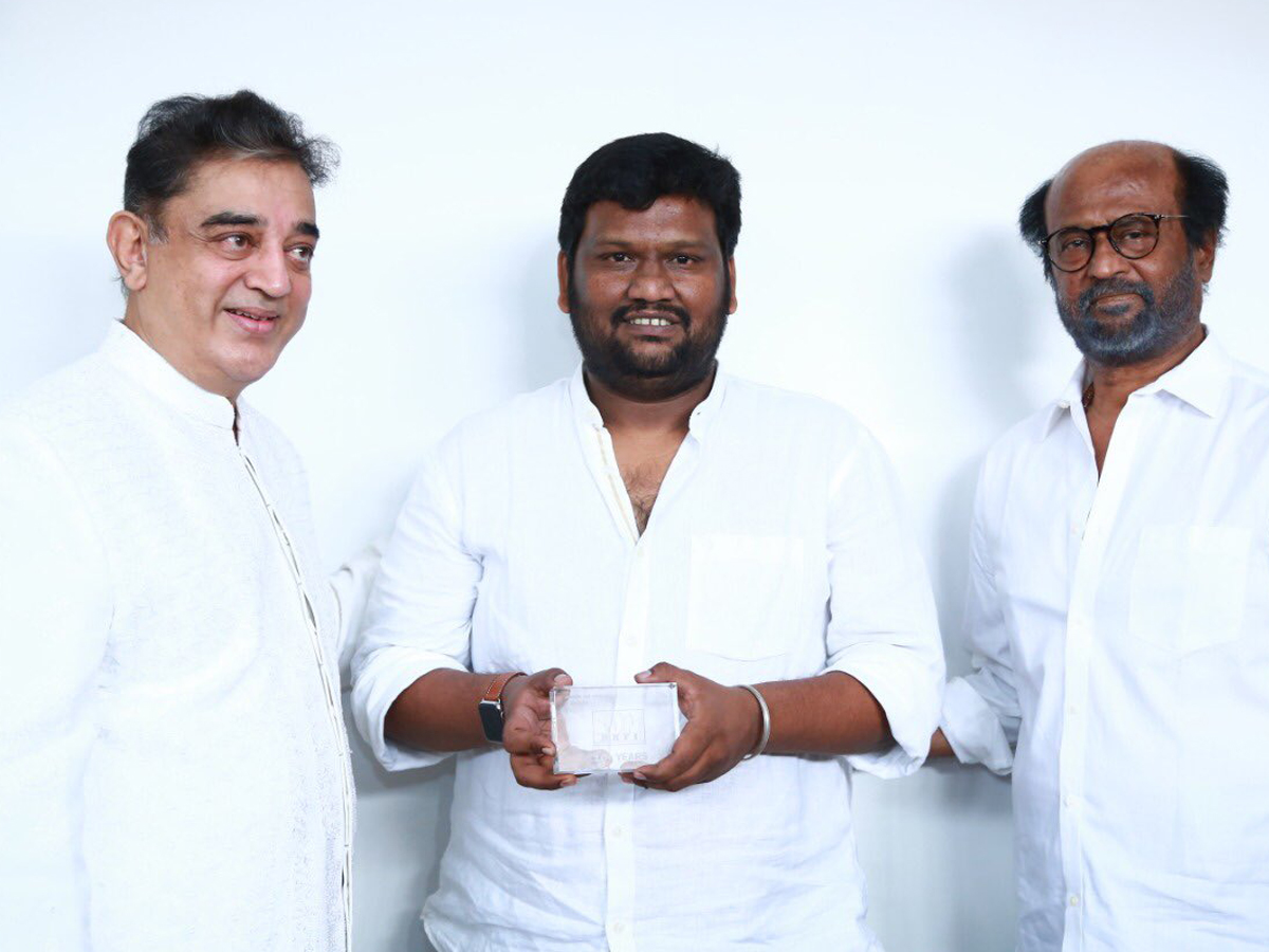 Kamal Haasan and Rajinikanth join hands to unveil their mentor K Balachanders statue Photo Gallery - Sakshi6