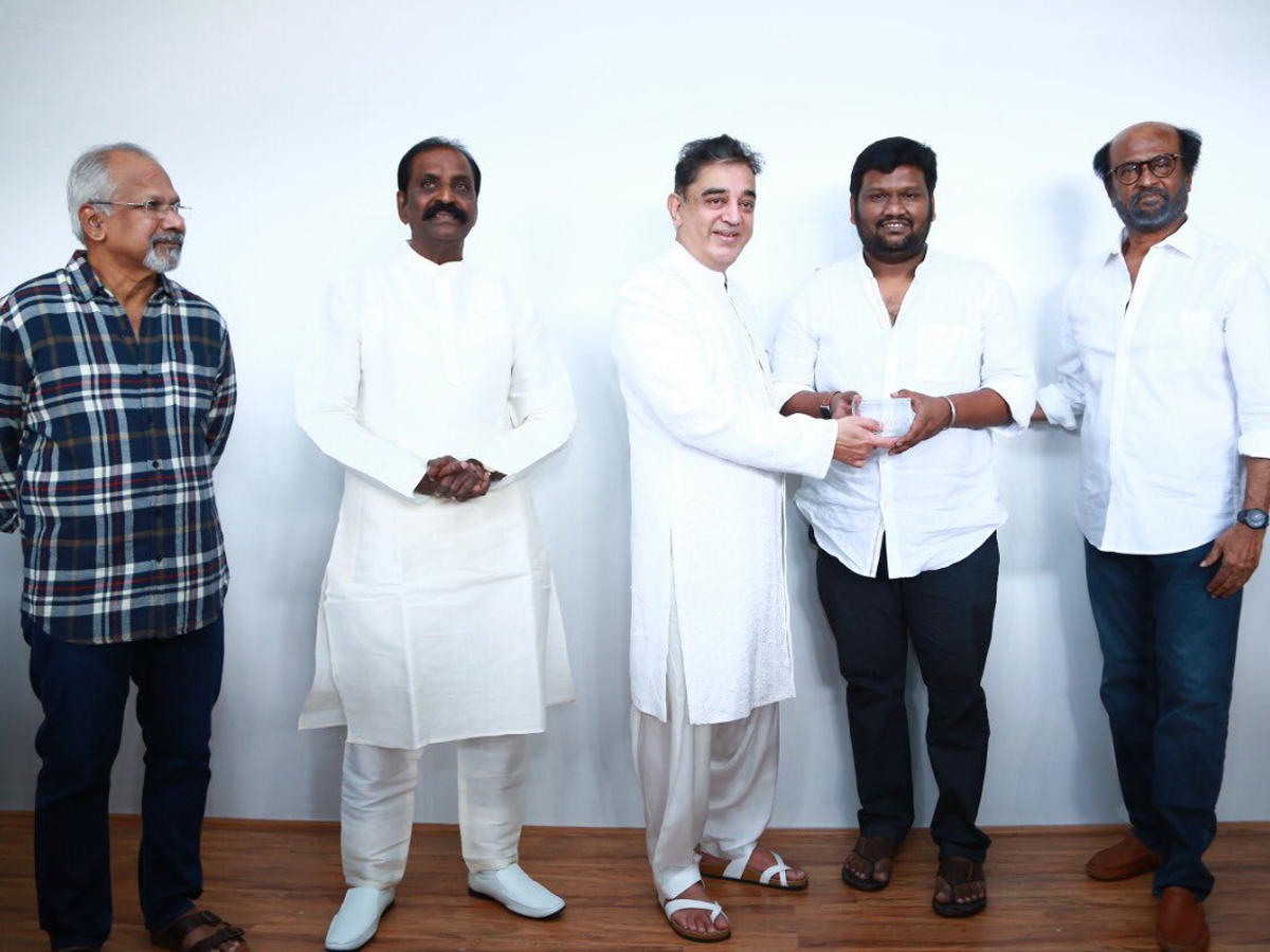 Kamal Haasan and Rajinikanth join hands to unveil their mentor K Balachanders statue Photo Gallery - Sakshi7