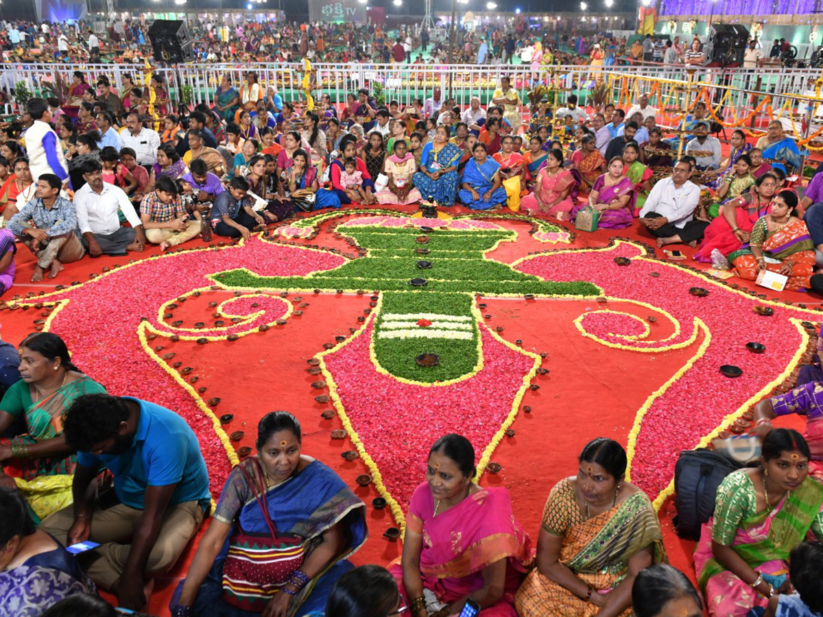 Koti Deepotsavam 2019 From NTR Stadium in Hyderabad Photo Gallery - Sakshi4