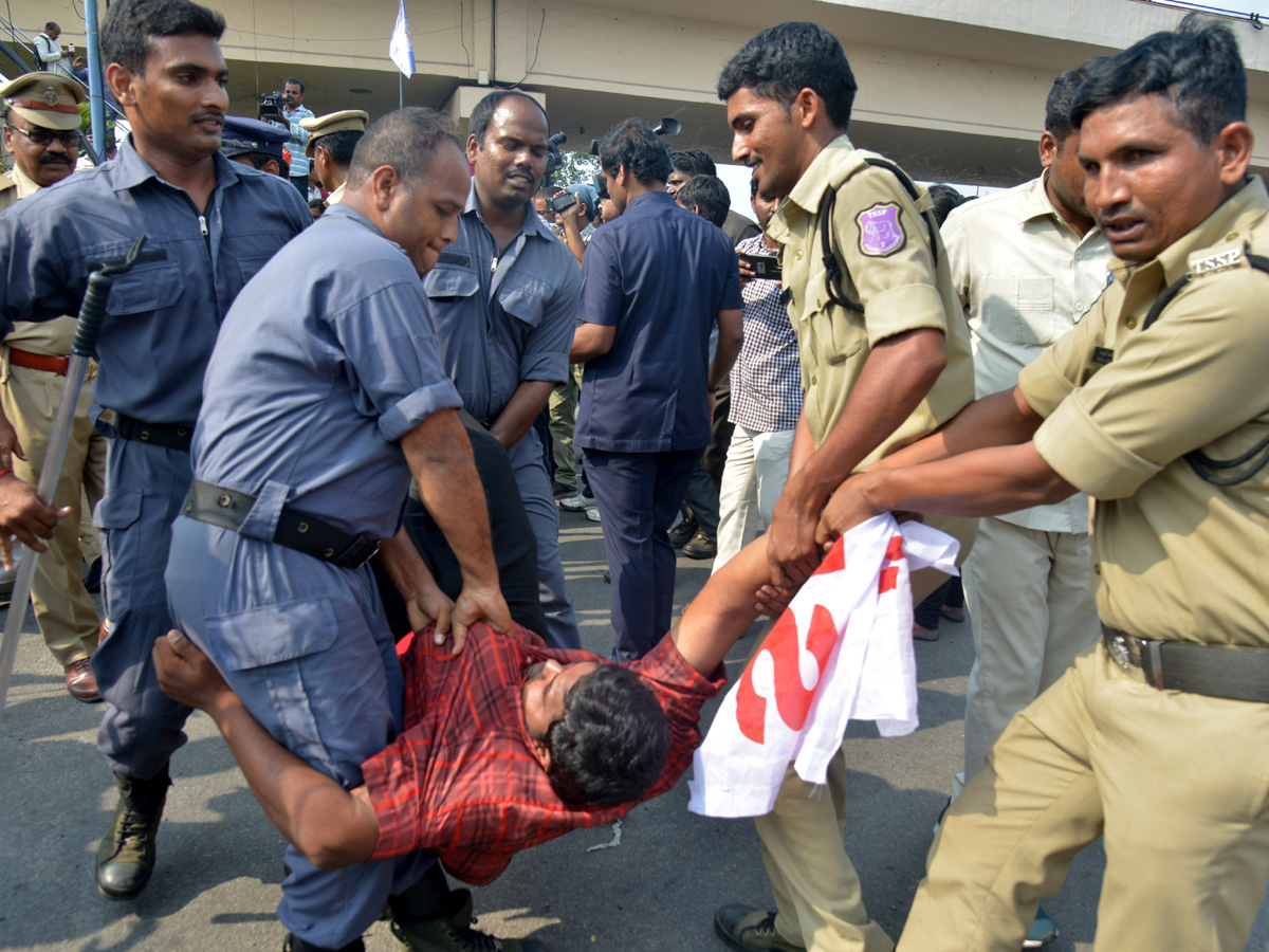 Chalo Tank Bund March Held at Hyderabad Photo Gallery - Sakshi3