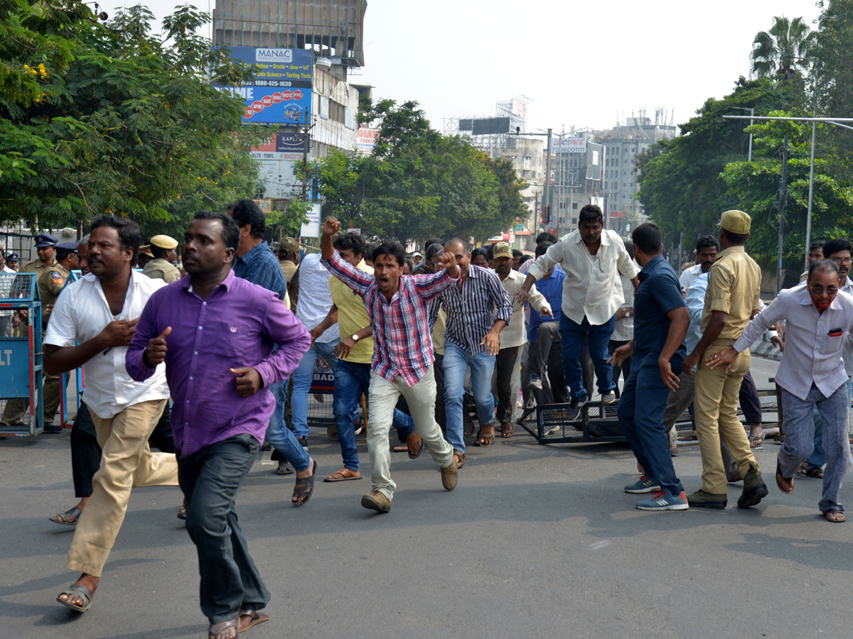 Chalo Tank Bund March Held at Hyderabad Photo Gallery - Sakshi11