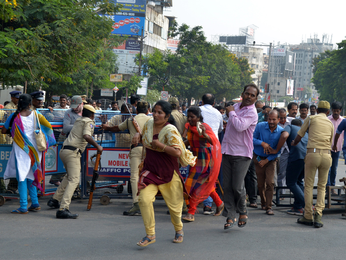 Chalo Tank Bund March Held at Hyderabad Photo Gallery - Sakshi12