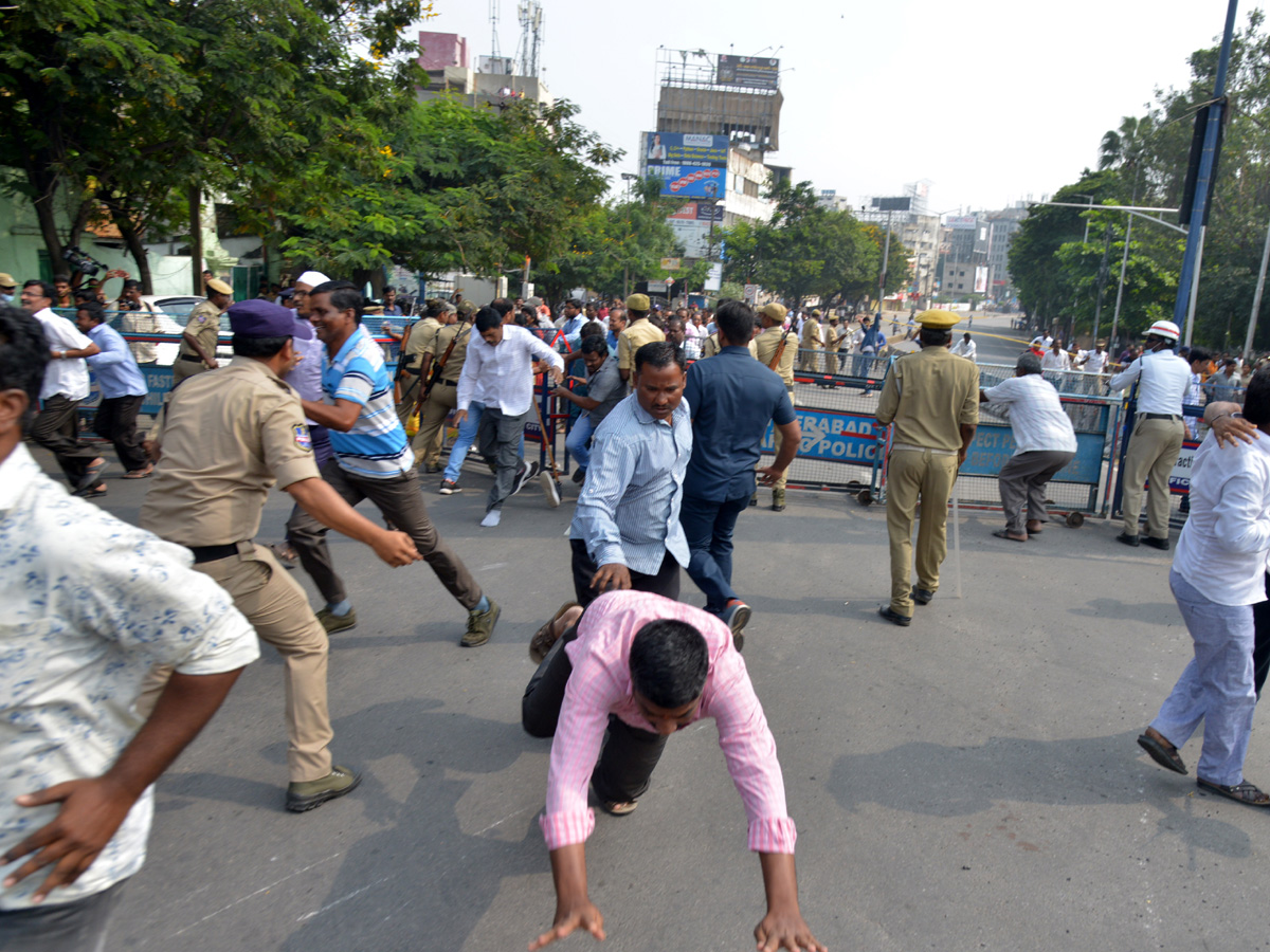 Chalo Tank Bund March Held at Hyderabad Photo Gallery - Sakshi13