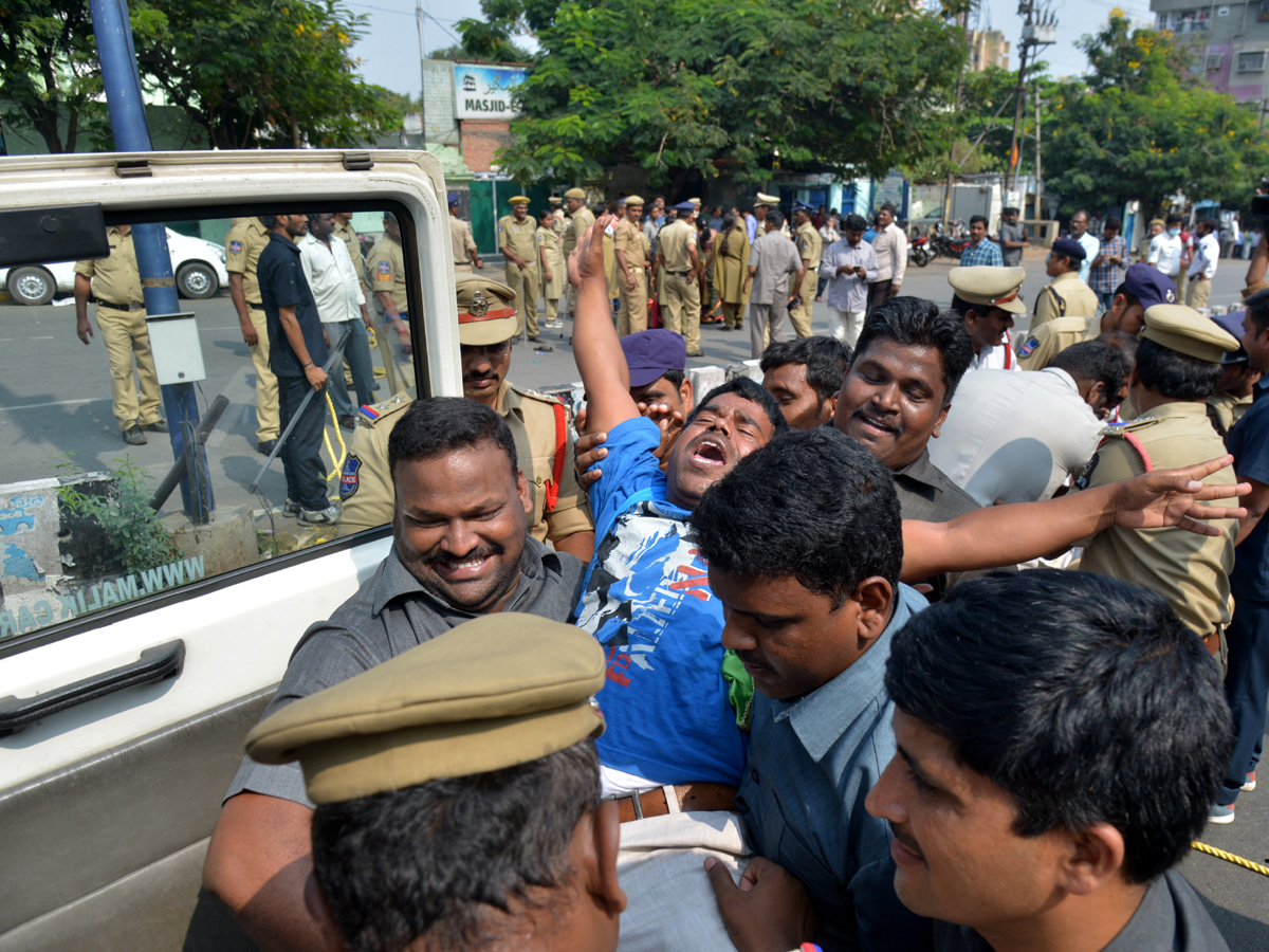 Chalo Tank Bund March Held at Hyderabad Photo Gallery - Sakshi16