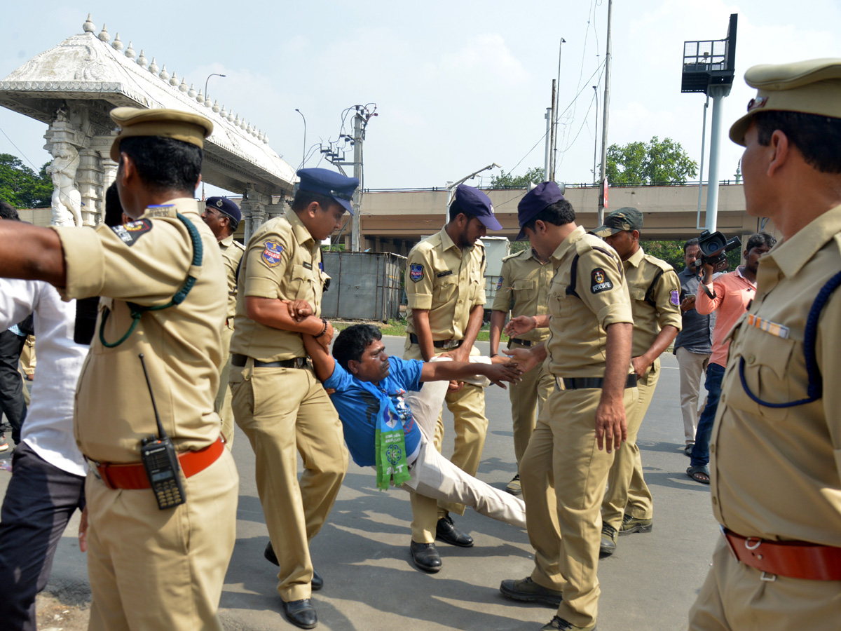 Chalo Tank Bund March Held at Hyderabad Photo Gallery - Sakshi18