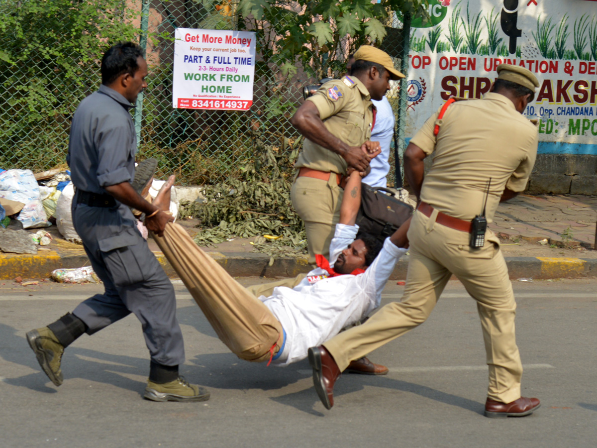 Chalo Tank Bund March Held at Hyderabad Photo Gallery - Sakshi20