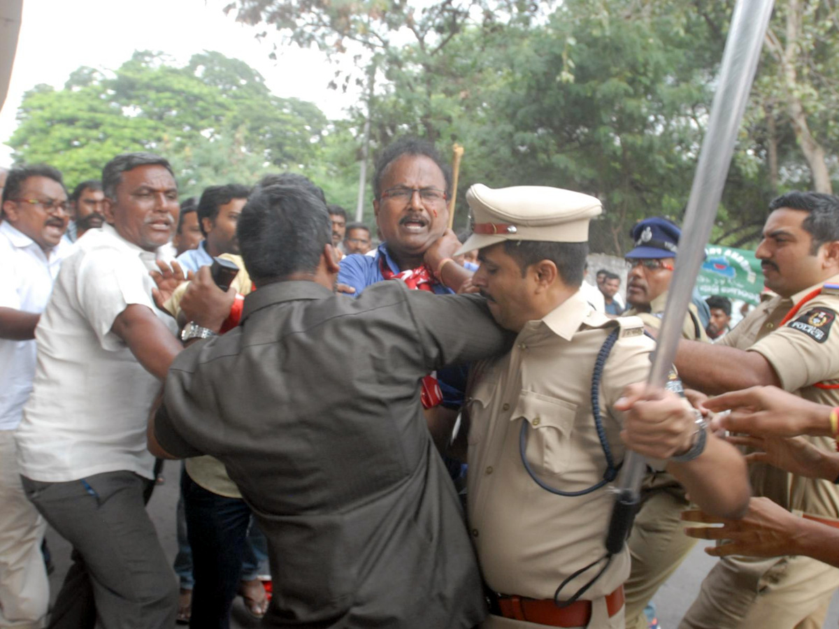 Chalo Tank Bund March Held at Hyderabad Photo Gallery - Sakshi22