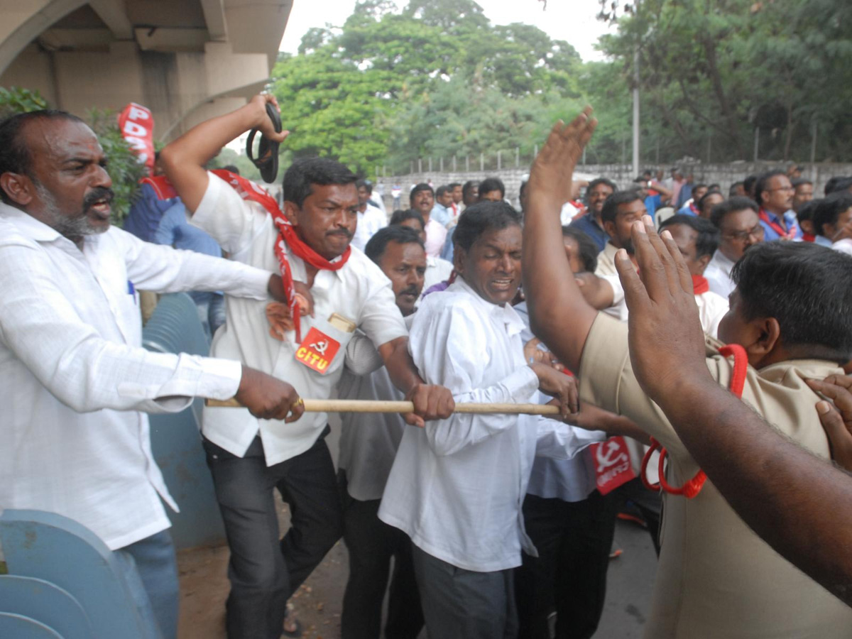 Chalo Tank Bund March Held at Hyderabad Photo Gallery - Sakshi23