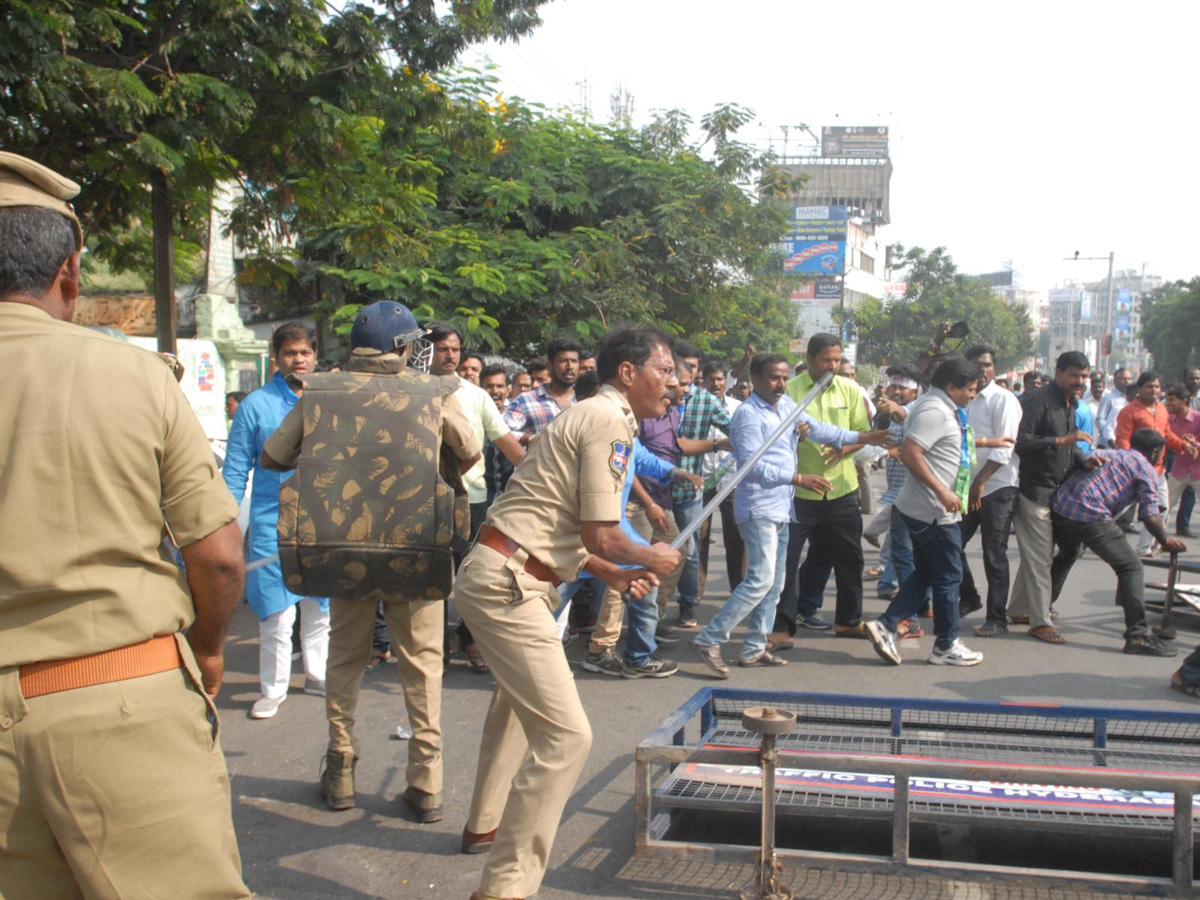 Chalo Tank Bund March Held at Hyderabad Photo Gallery - Sakshi25