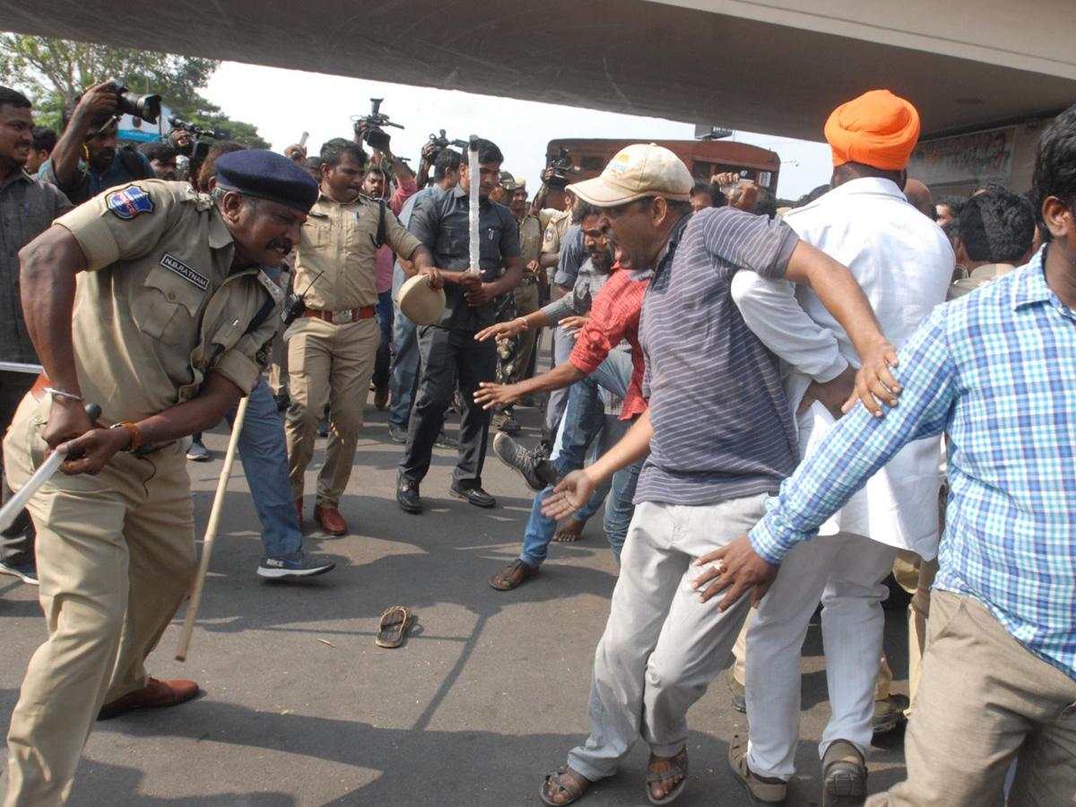 Chalo Tank Bund March Held at Hyderabad Photo Gallery - Sakshi27